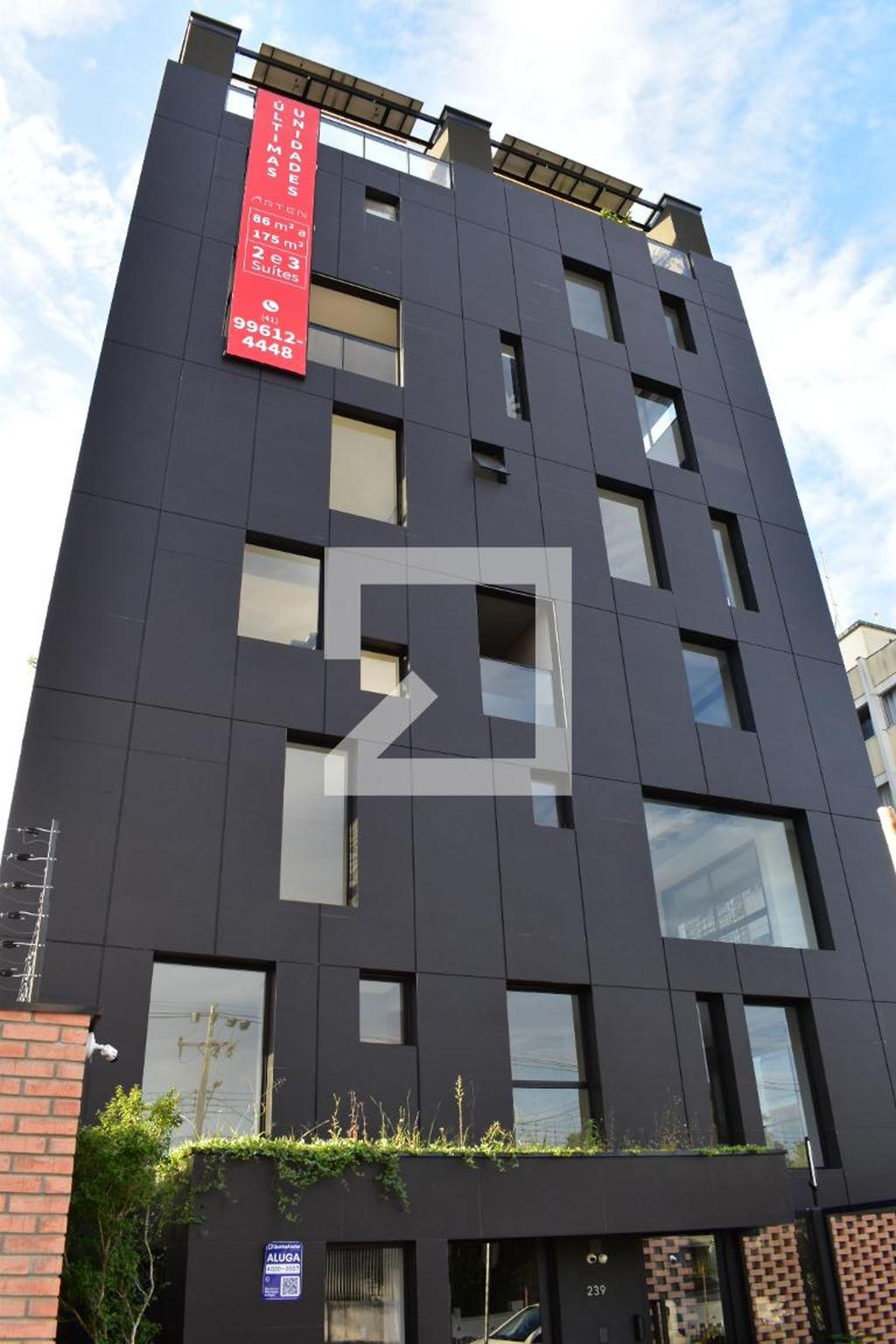 Fachada Condomínio em Rua Dias da Rocha Filho, 239