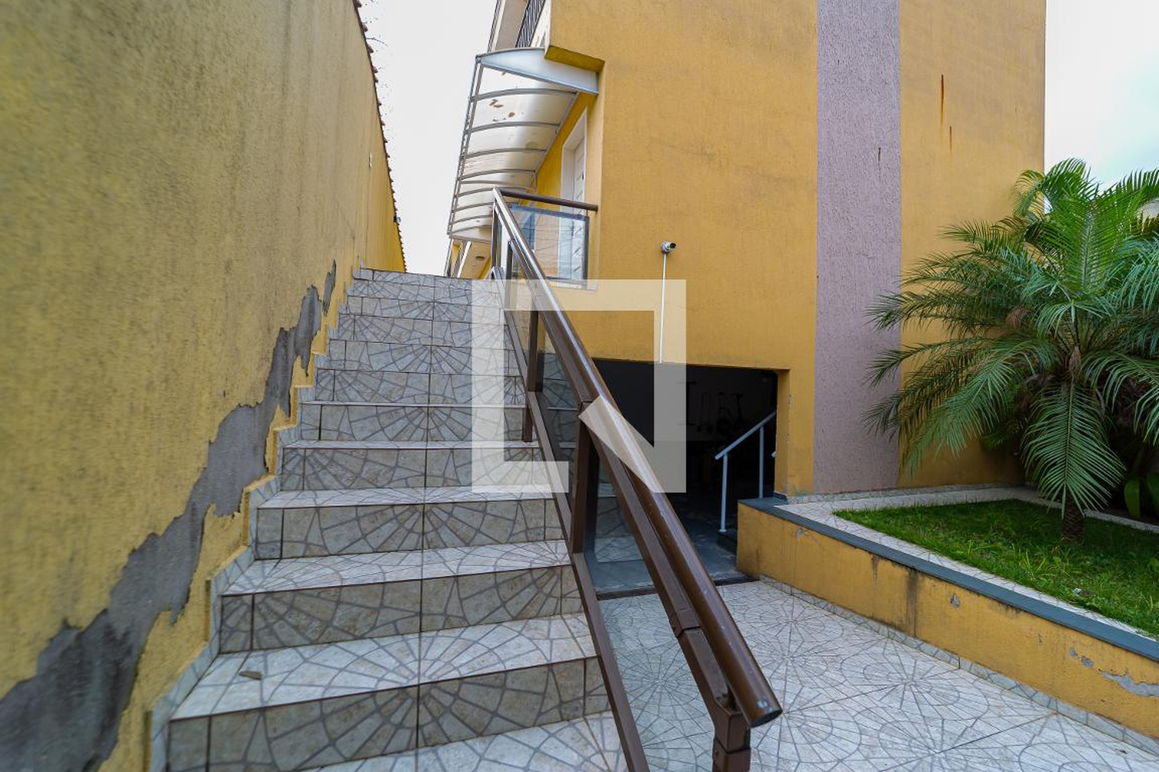 Fachada Condomínio em Rua Fernão Mendes Pinto, 262