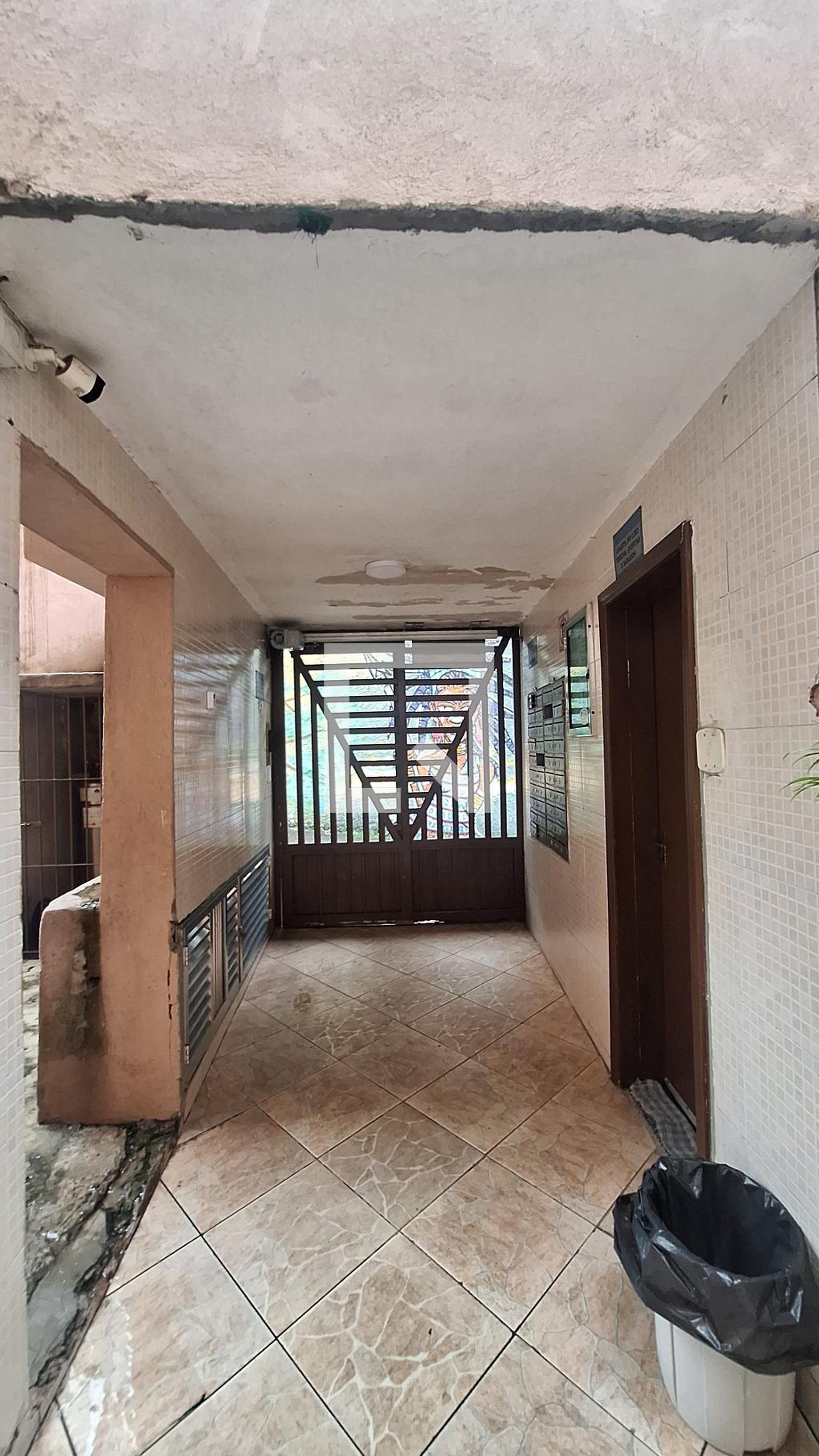 Entrada Condomínio em Rua Gino Baldo, 96