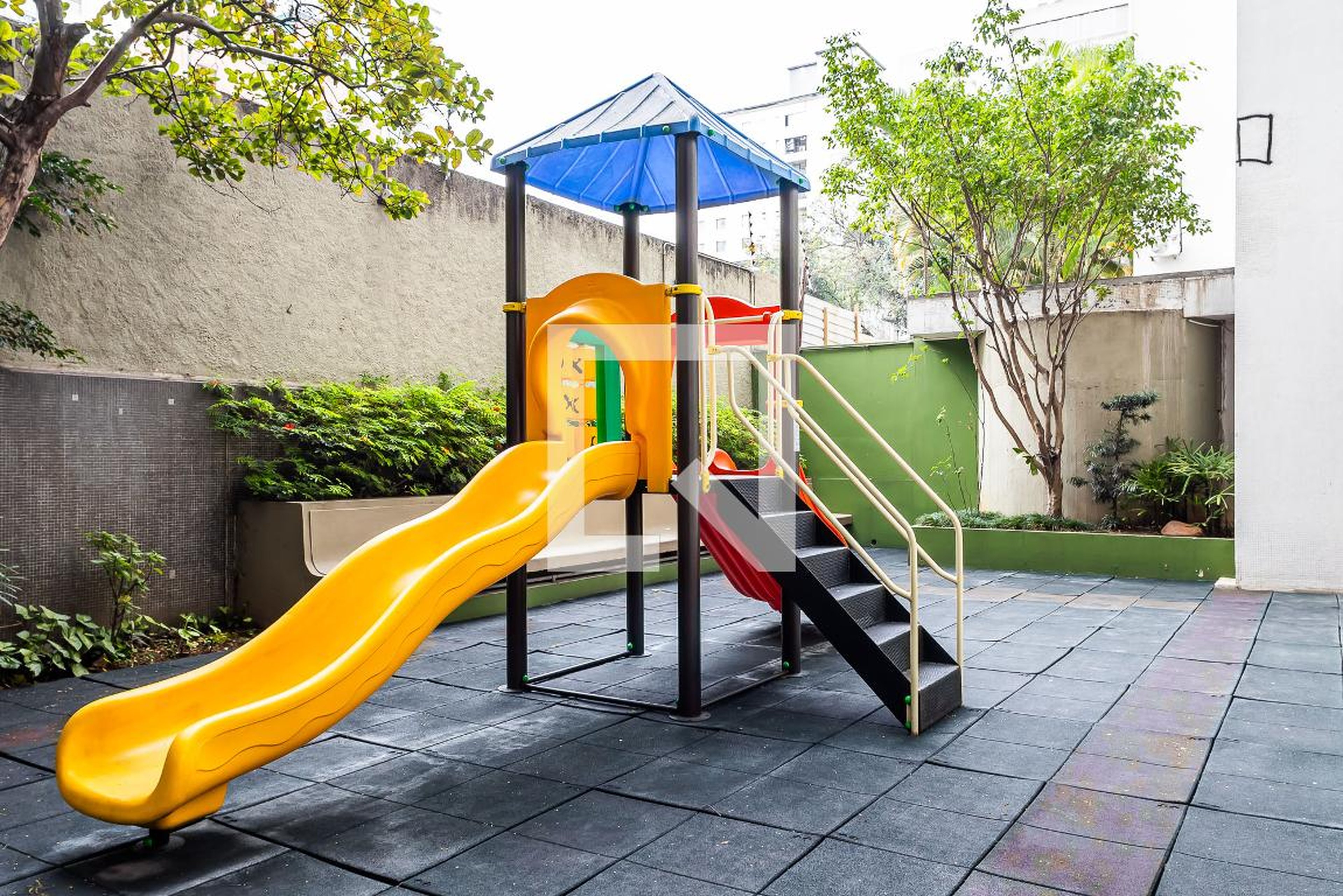 Playground - Edifícios Queen Margareth e King Henry VI