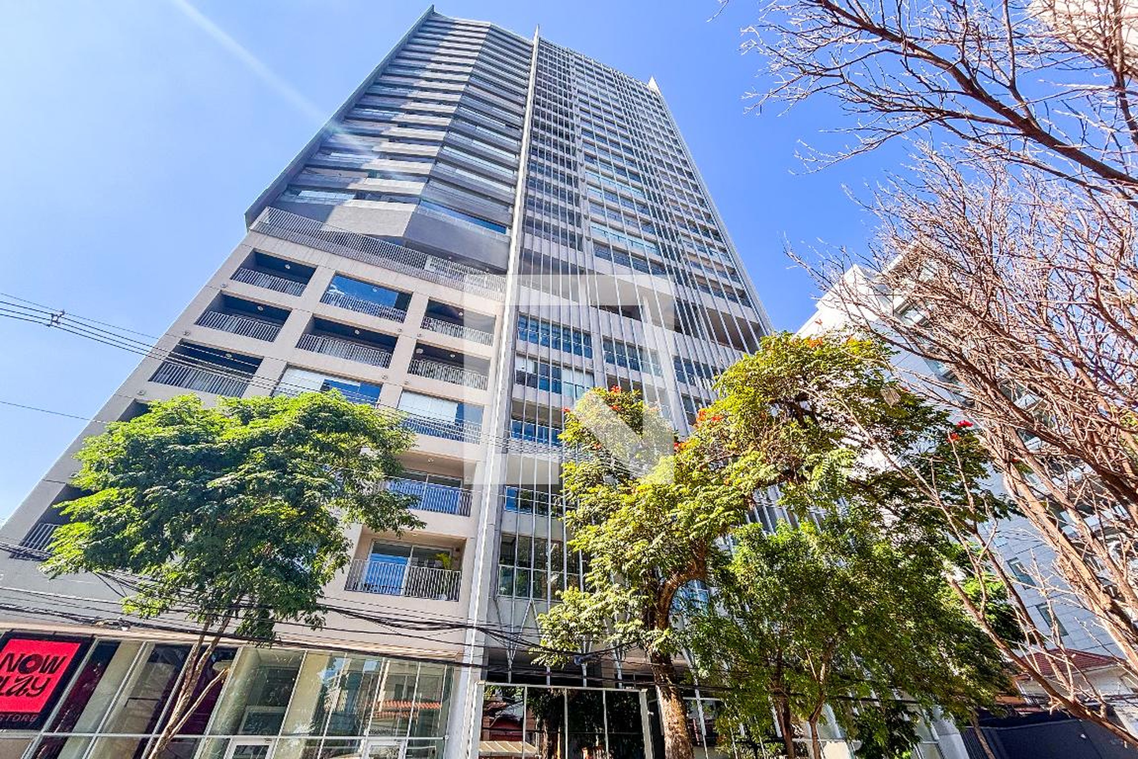 Fachada Condomínio em Rua Maria Carolina, 693