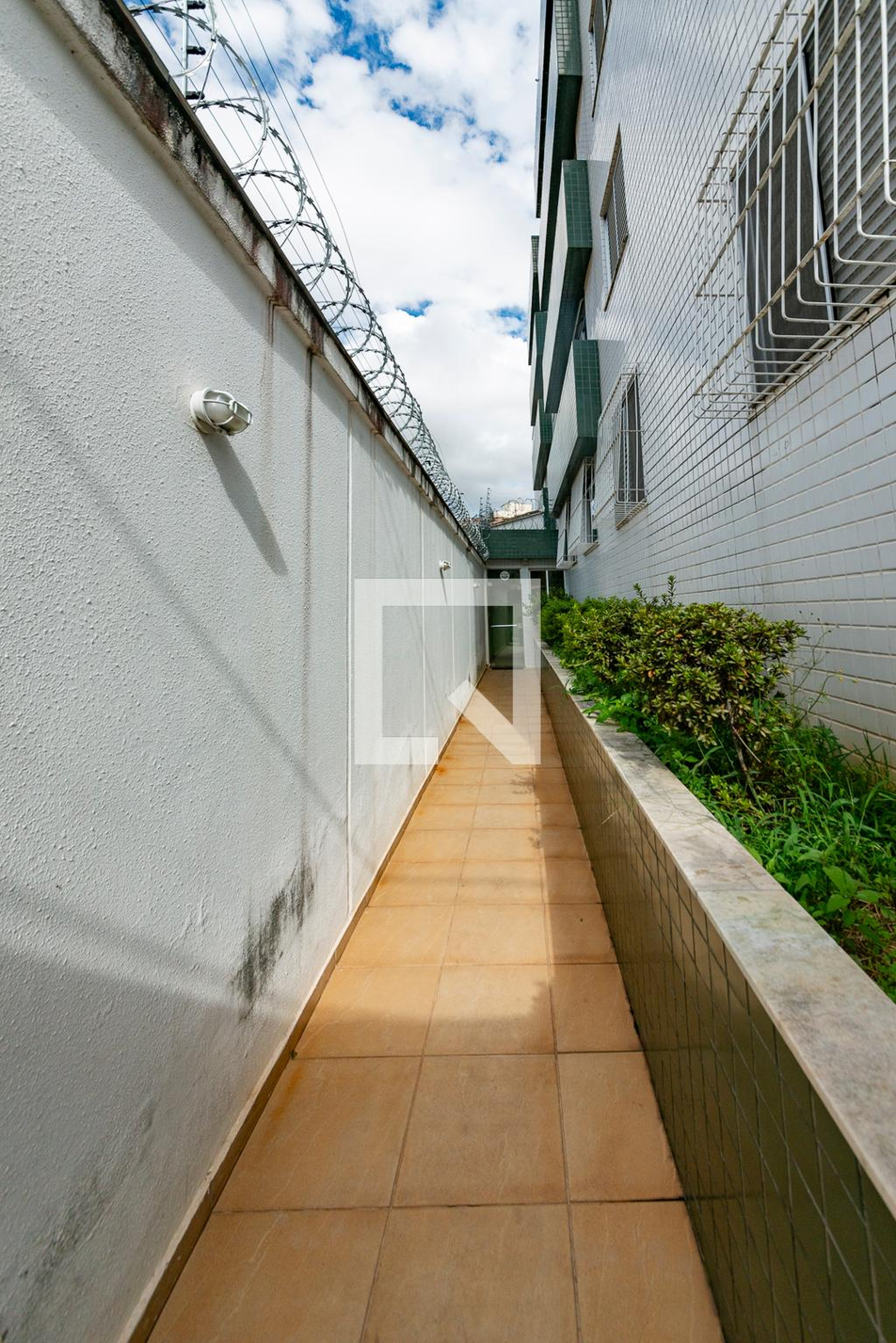 Entrada Condomínio em Rua Conde de Prados, 167