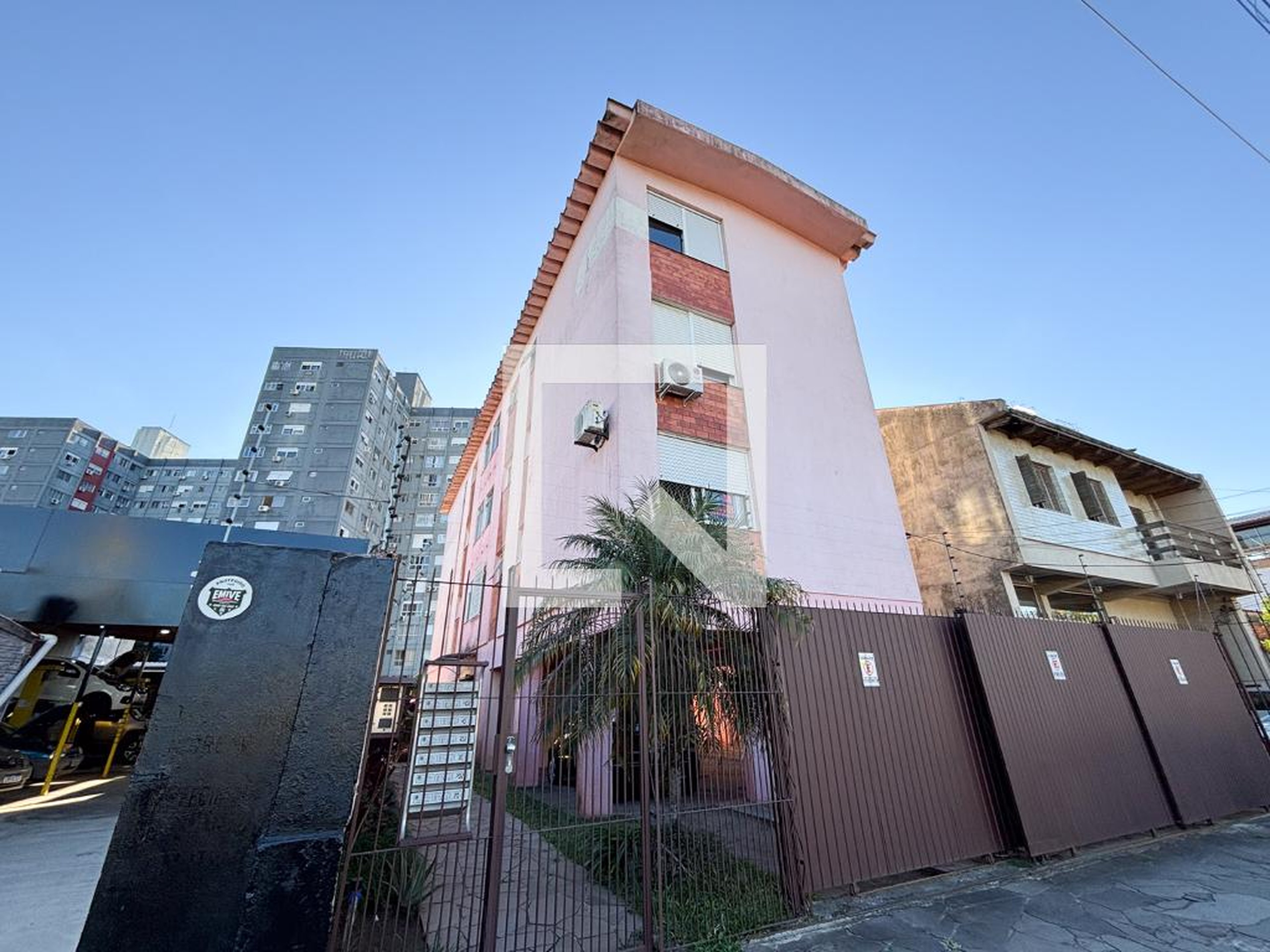 Fachada Condomínio em Rua Albion, 444