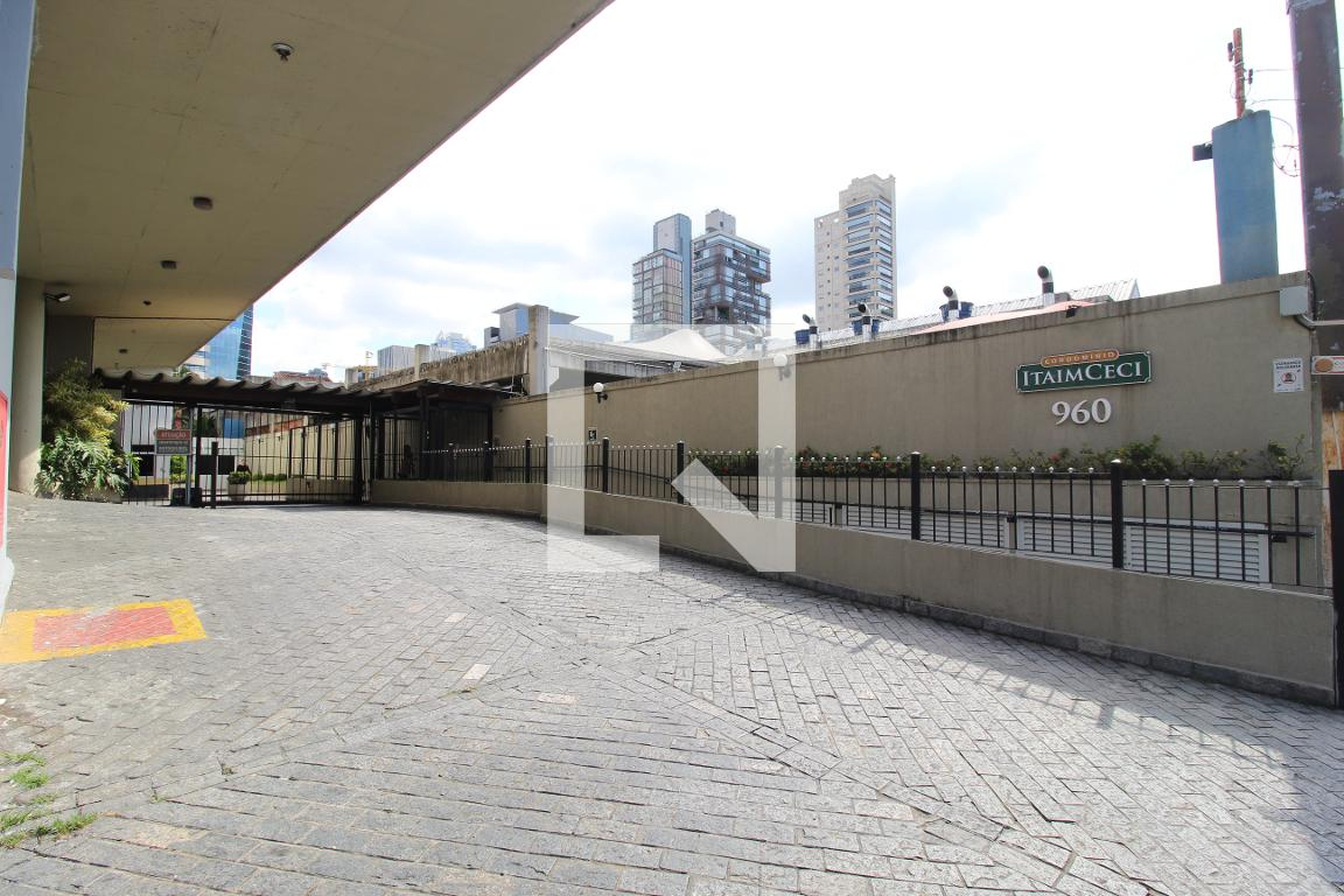 Fachada do Prédio Edificio Centro Comercial Itaim Ceci