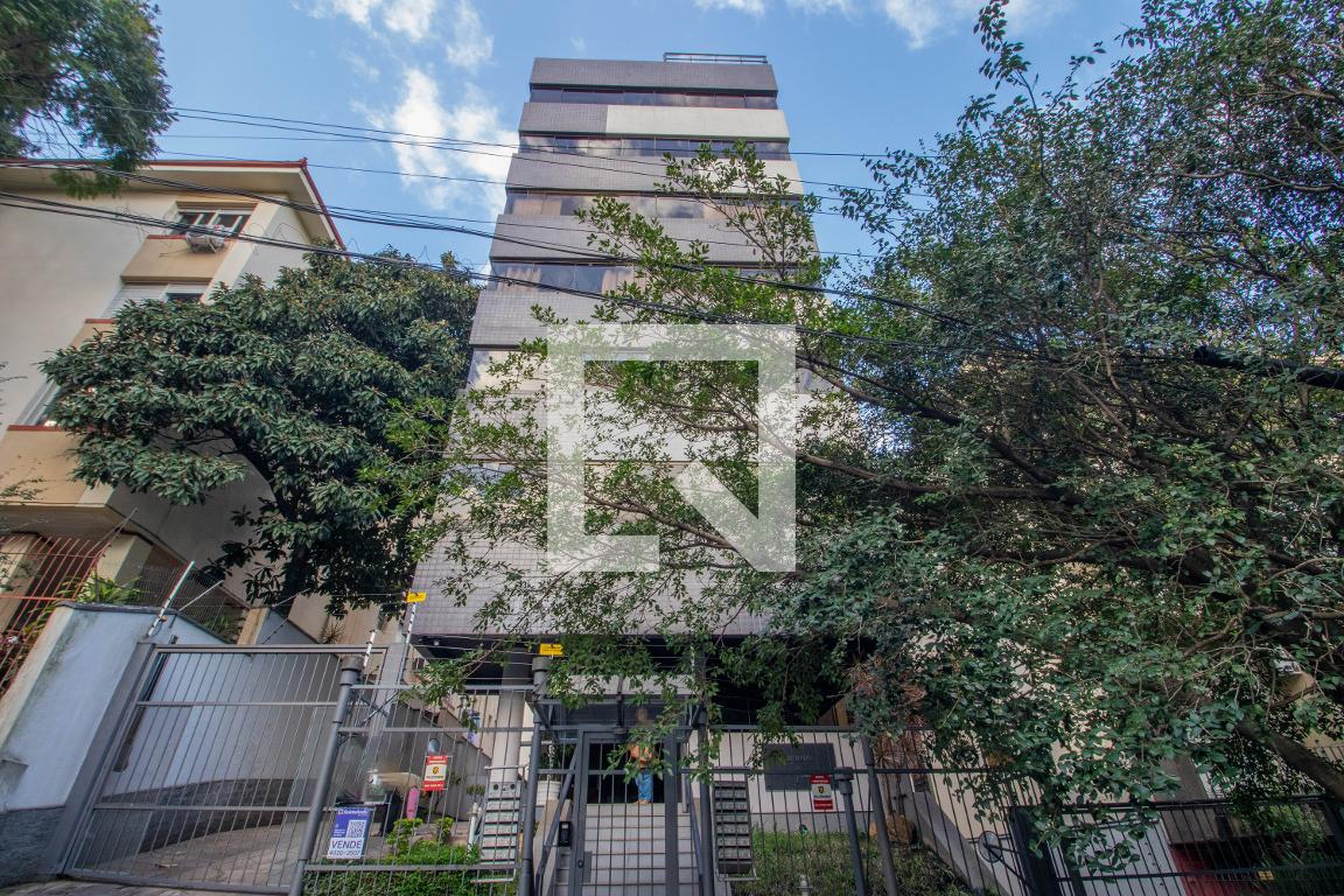 Fachada Condomínio em Rua Coronel Paulino Teixeira, 338