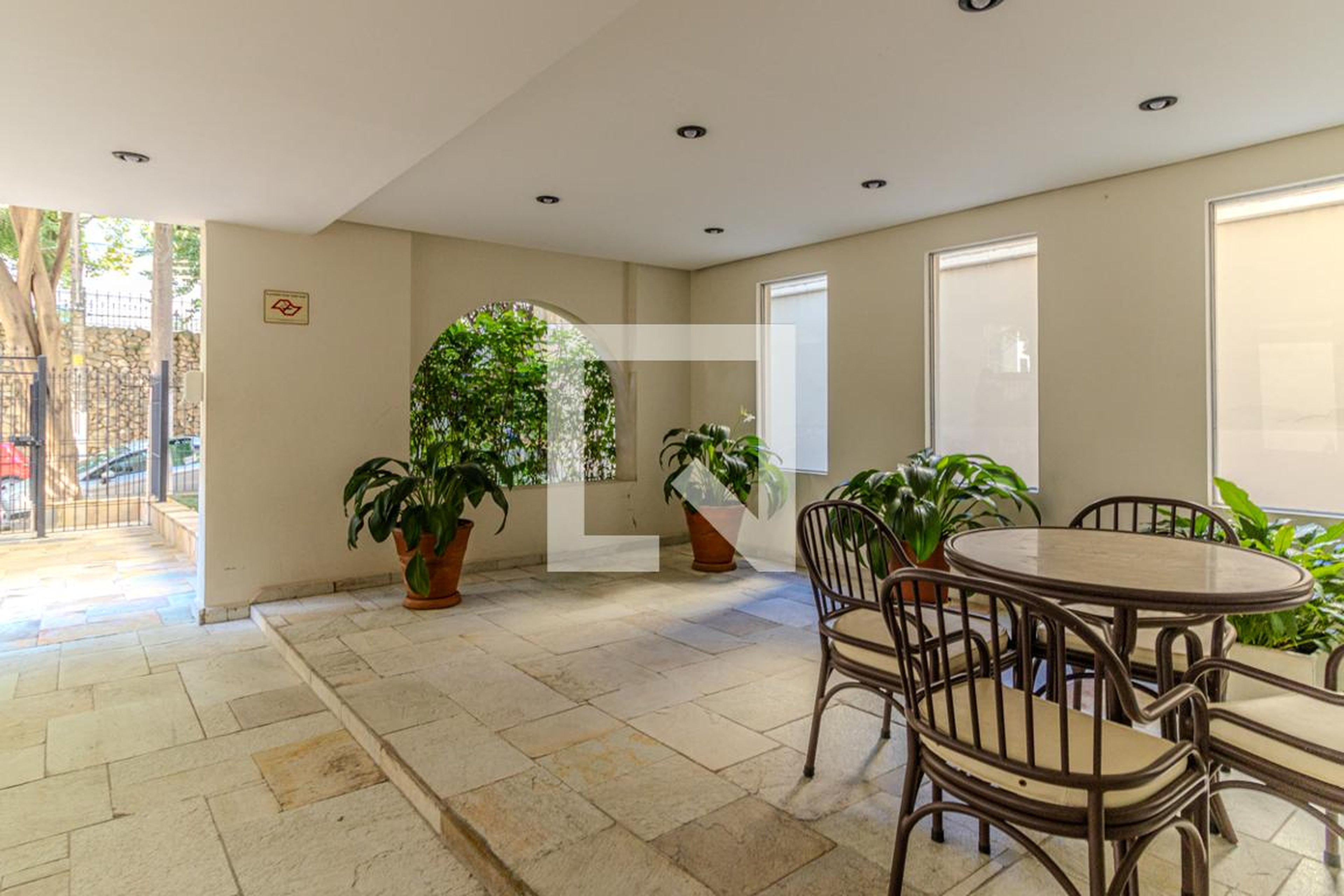 Hall Social - Pedra Marrom