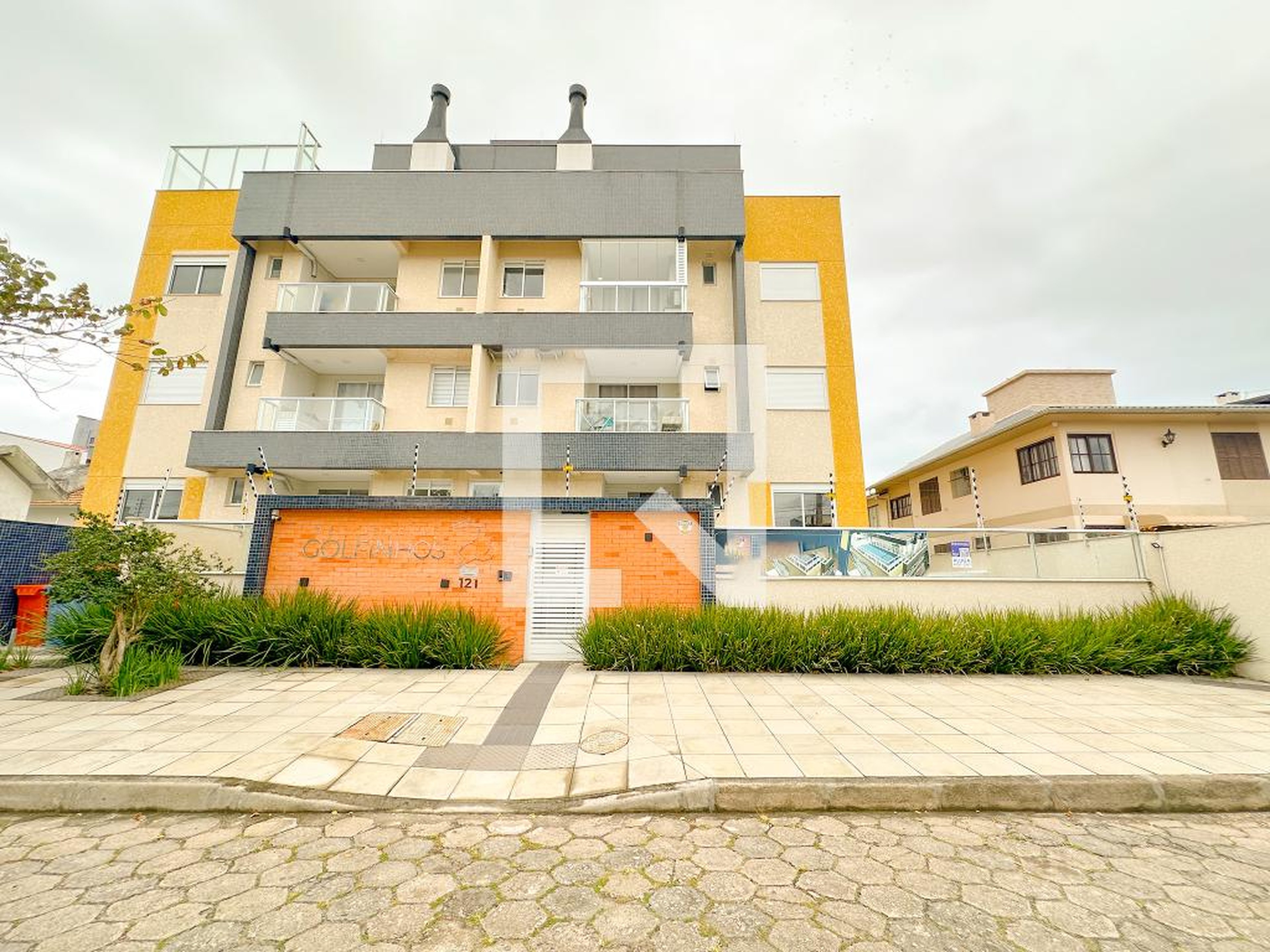 Fachada Residencial Golfinhos