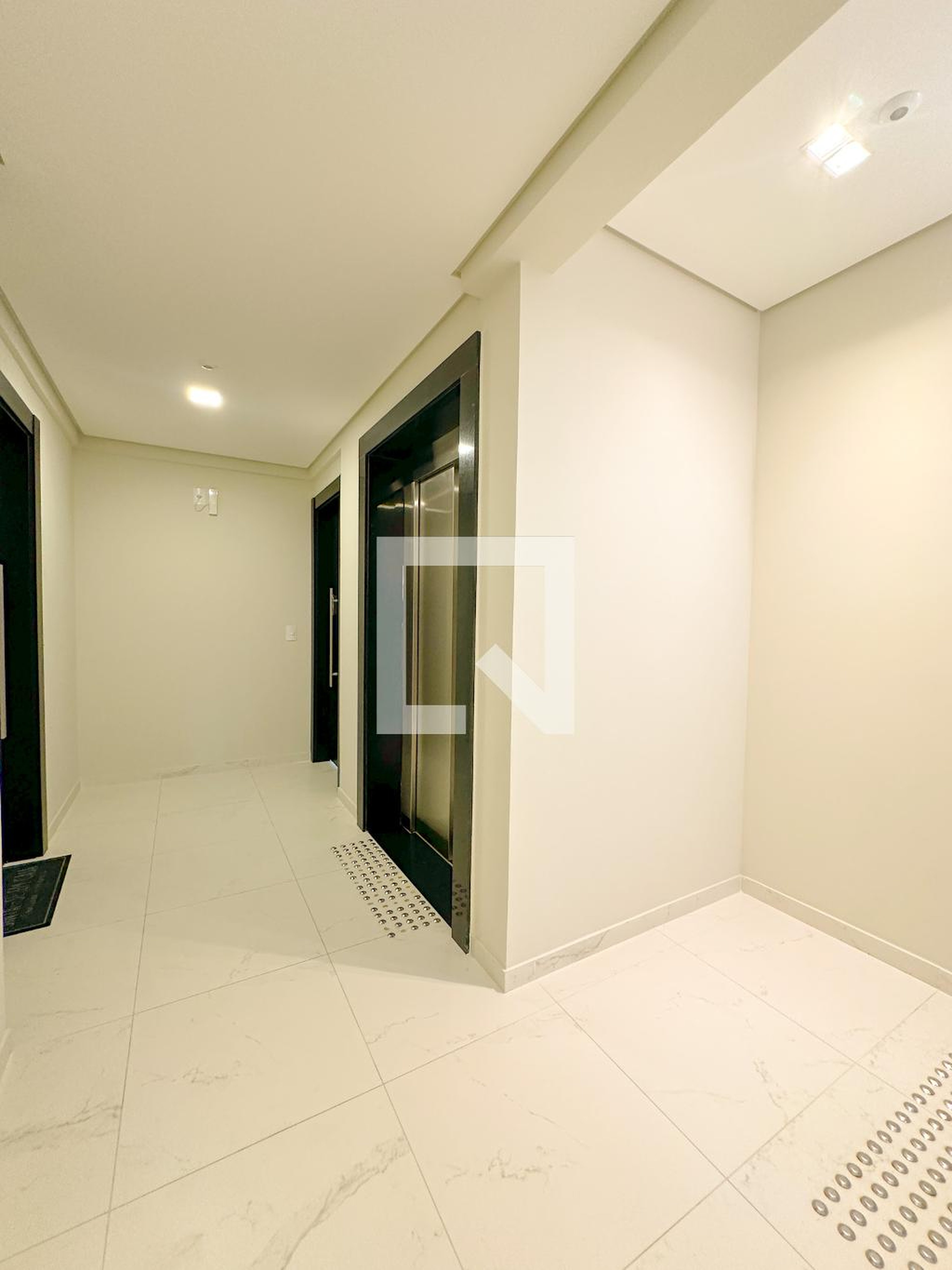 Elevador - Residencial Golfinhos