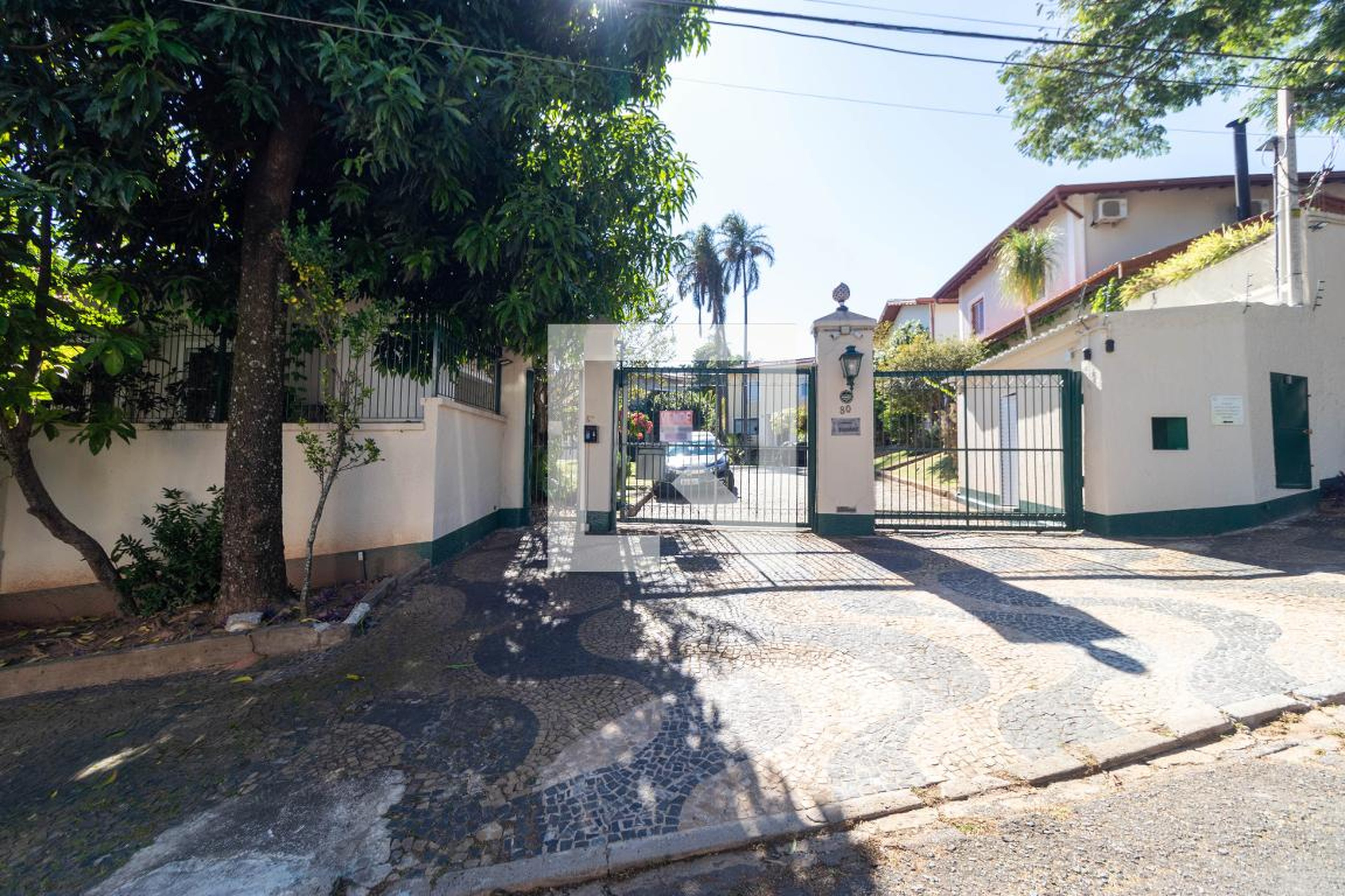 Fachada do Condomínio Condomínio Jardim L´ermitage