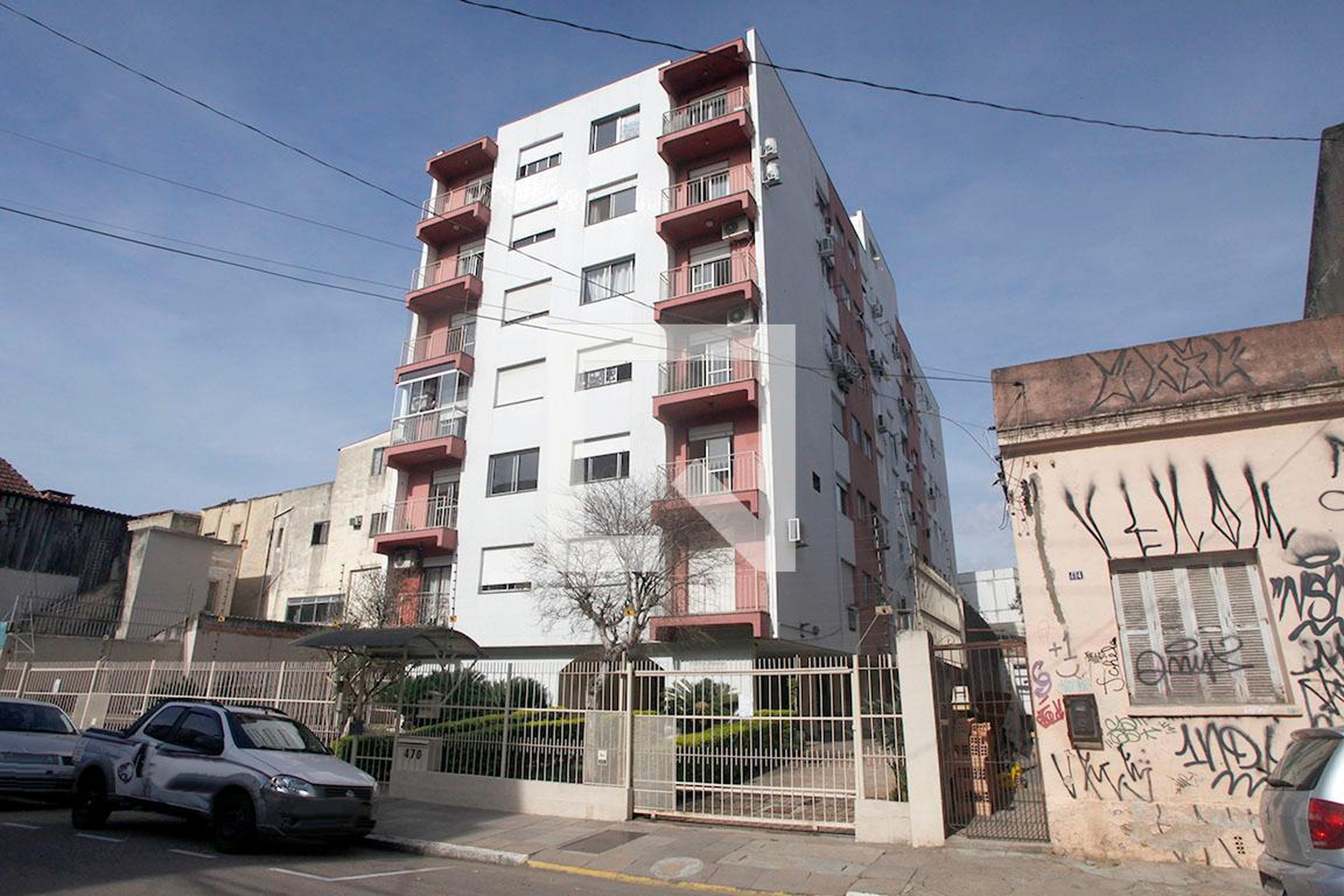 Fachada Condomínio em Rua Luiz Afonso, 470