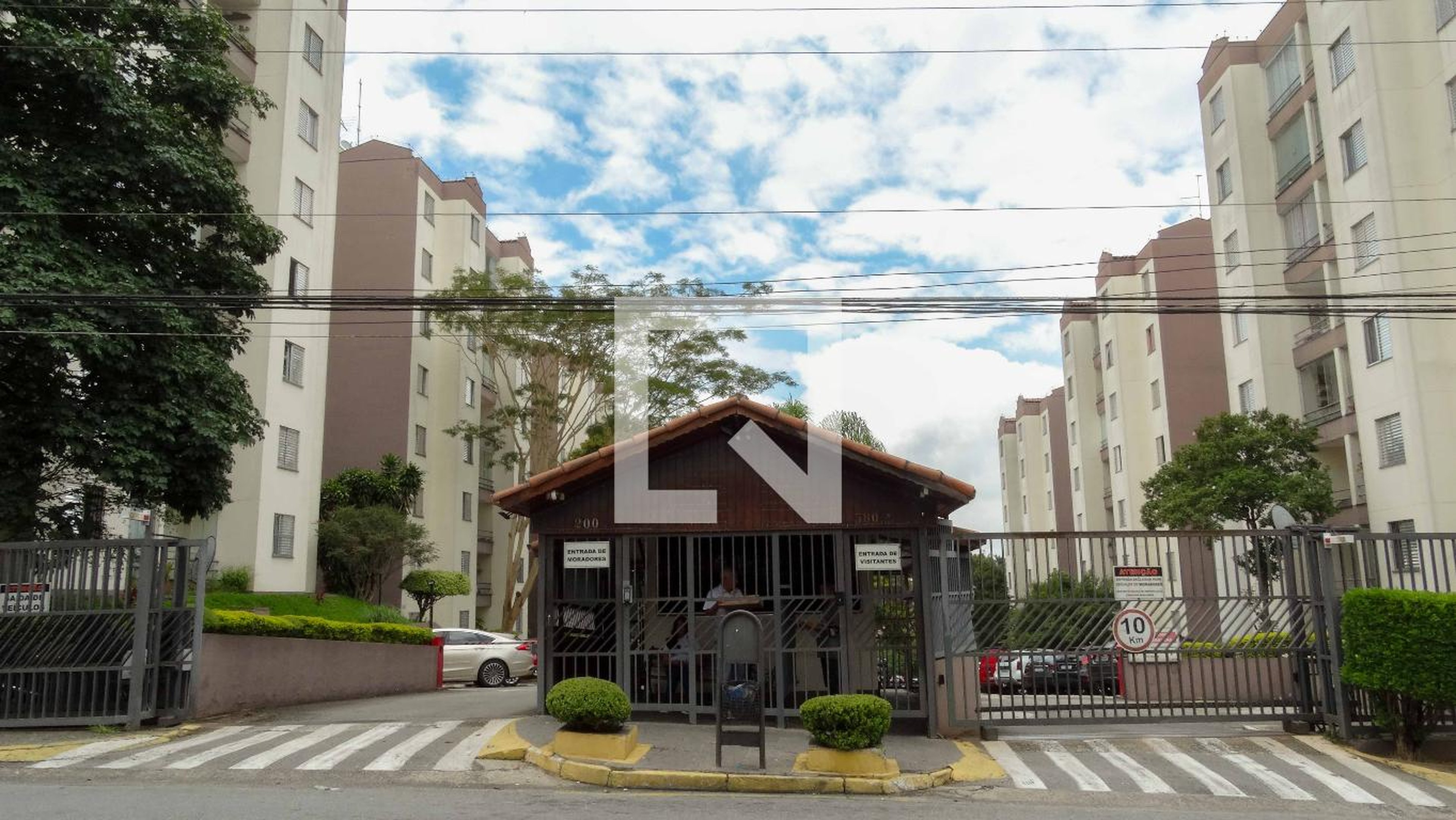 Fachada do Condomínio Condomínio Guimarães Rosa