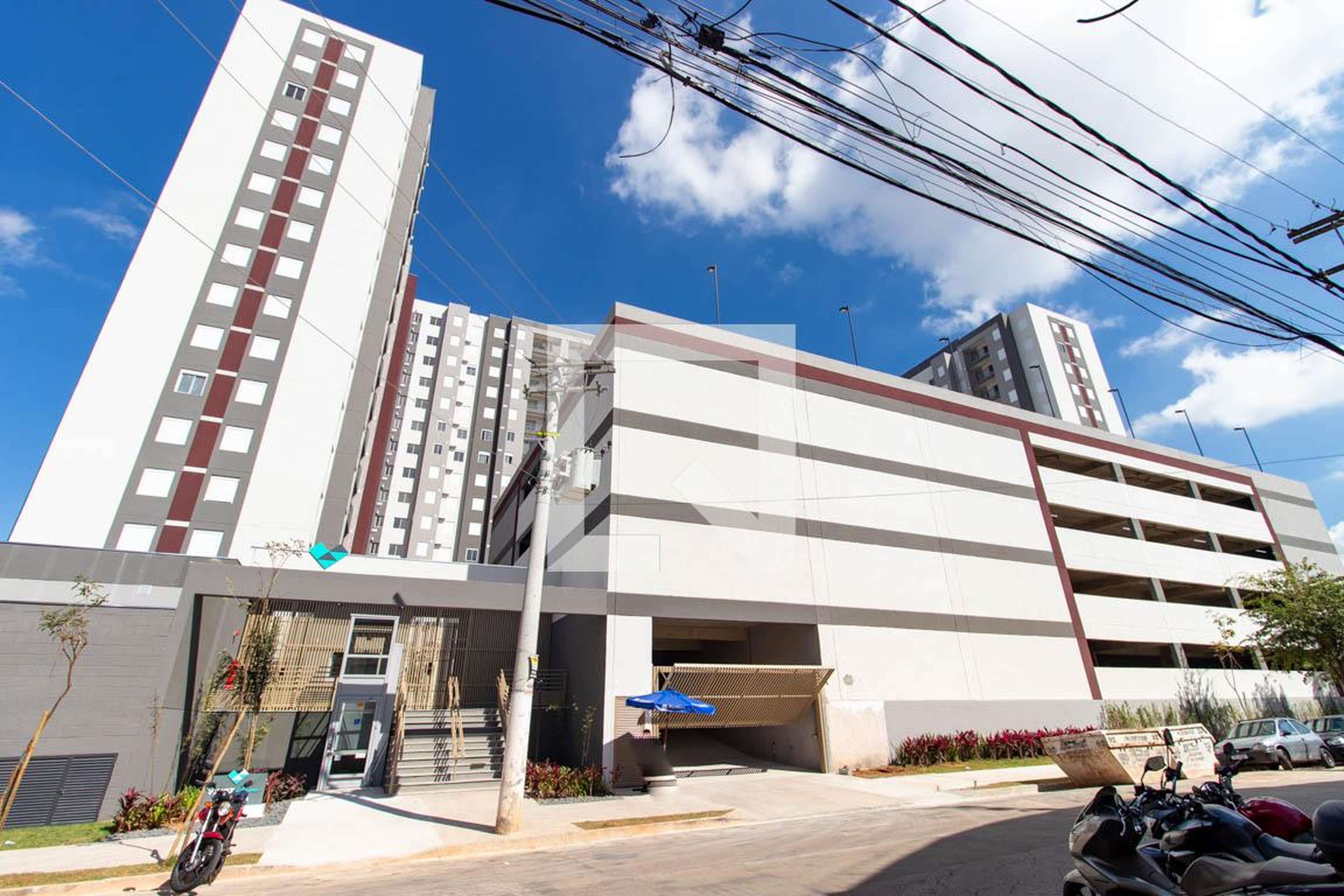 Fachada Condomínio em Rua Magarinos Torres, 360