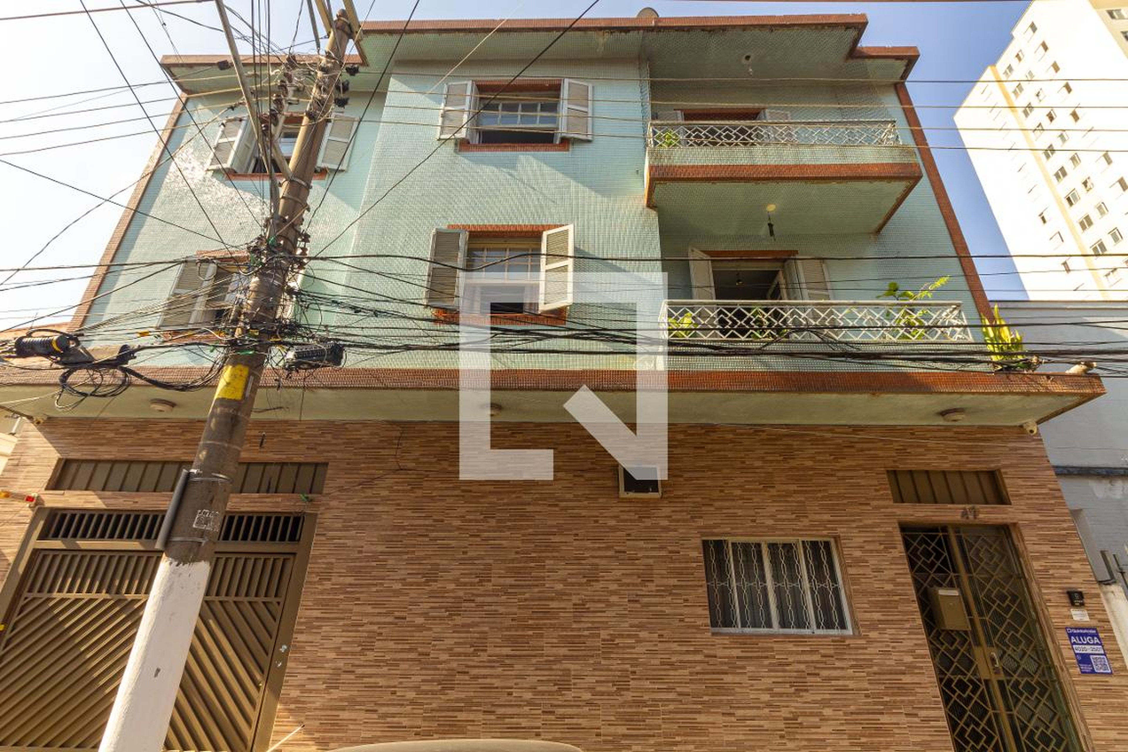 Fachada Condomínio em Rua Doutor Ernesto Mariano, 47