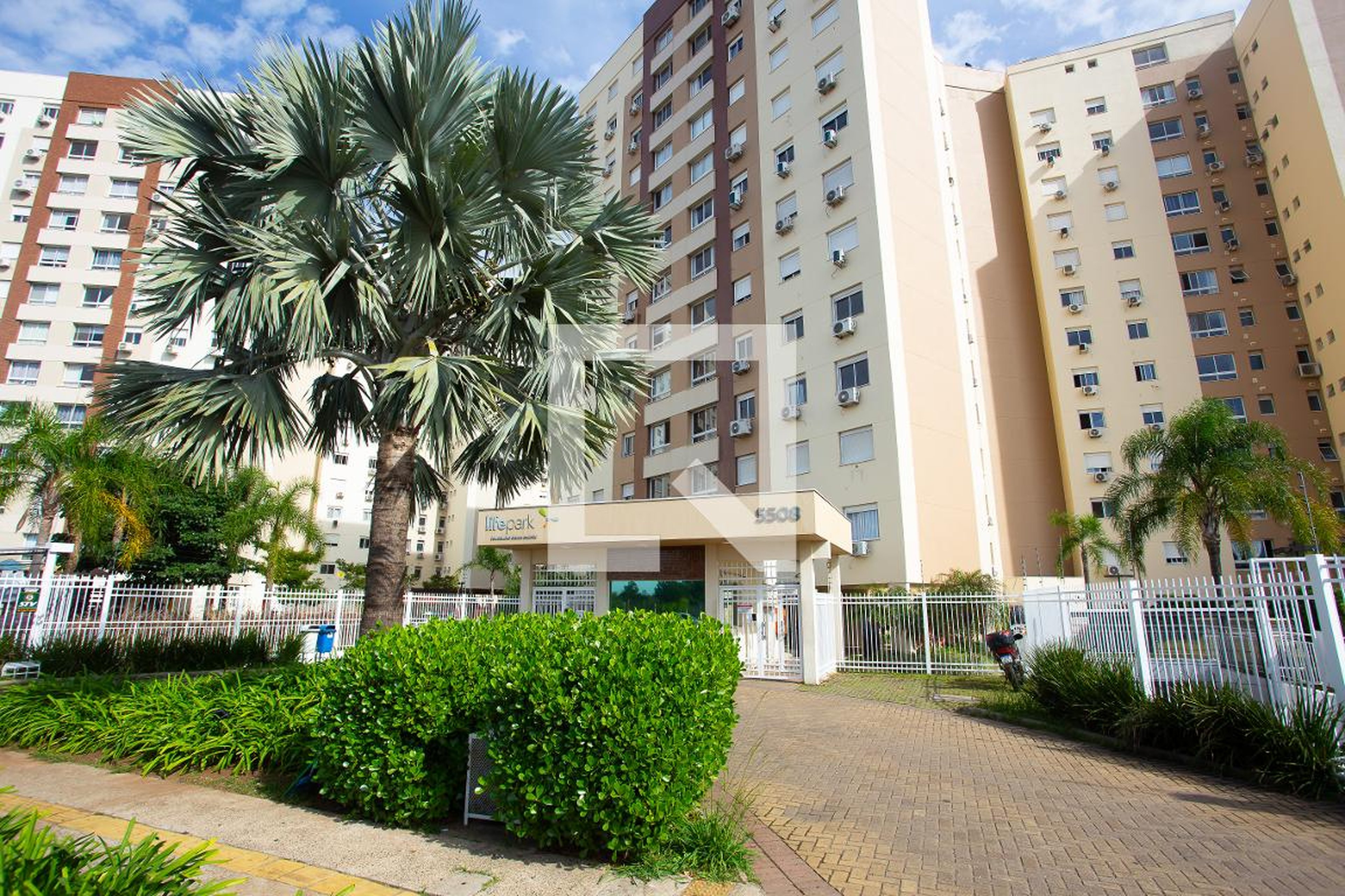 Fachada do Condomínio Condomínio Life Park Garden