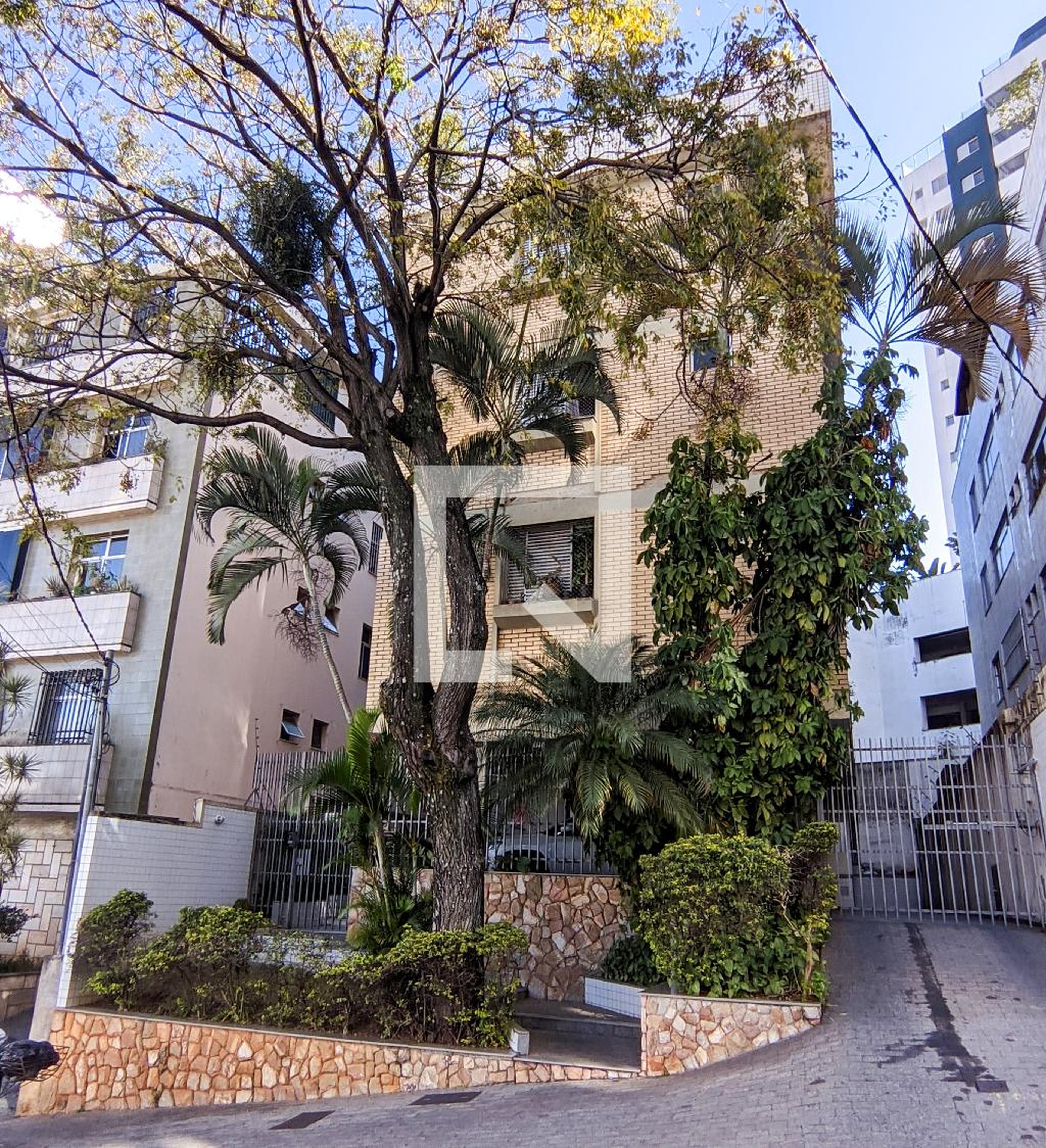 Fachada Condomínio em Rua Carlos Turner, 455