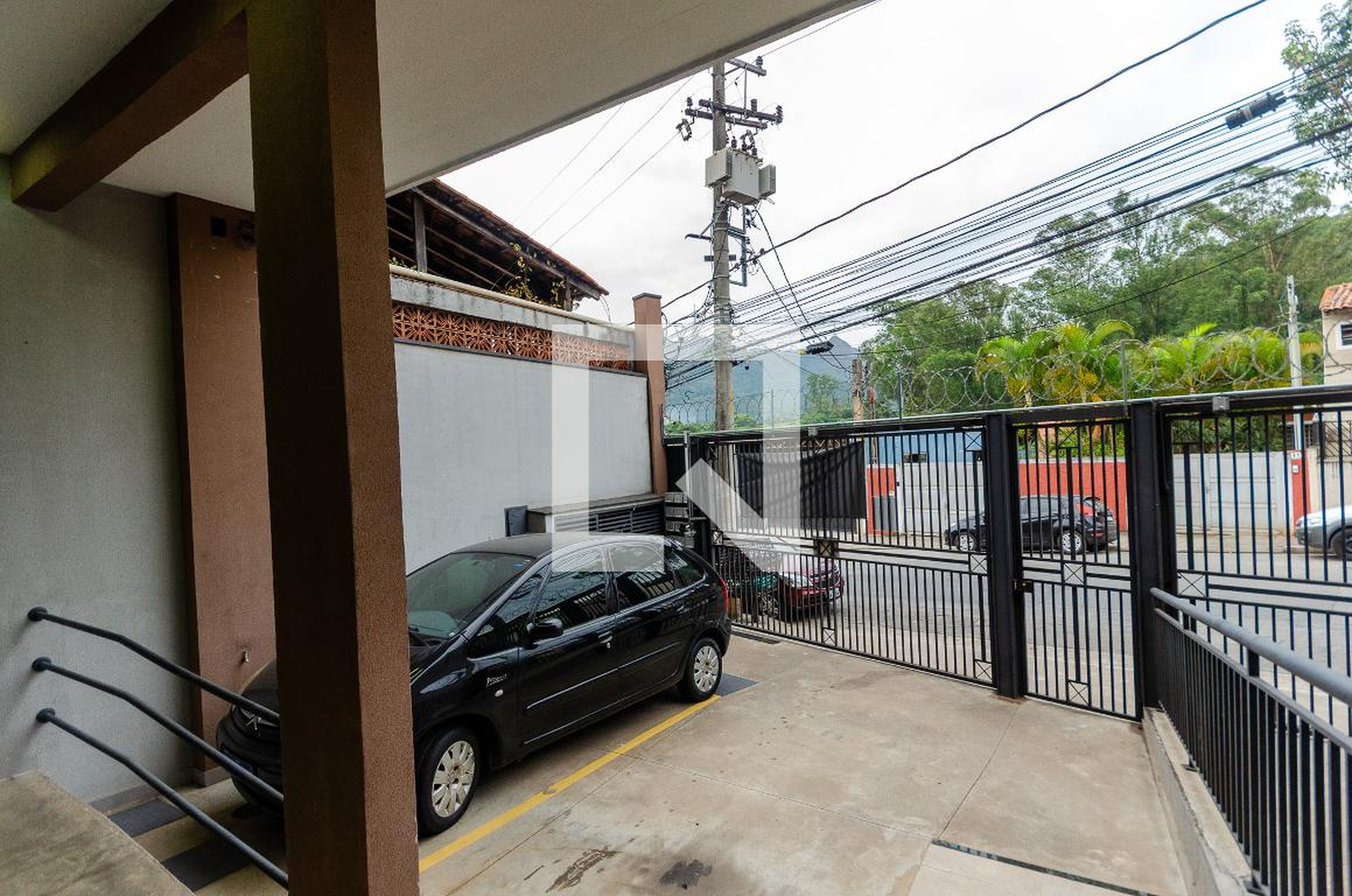 Entrada - em Avenida José Alves de Mira