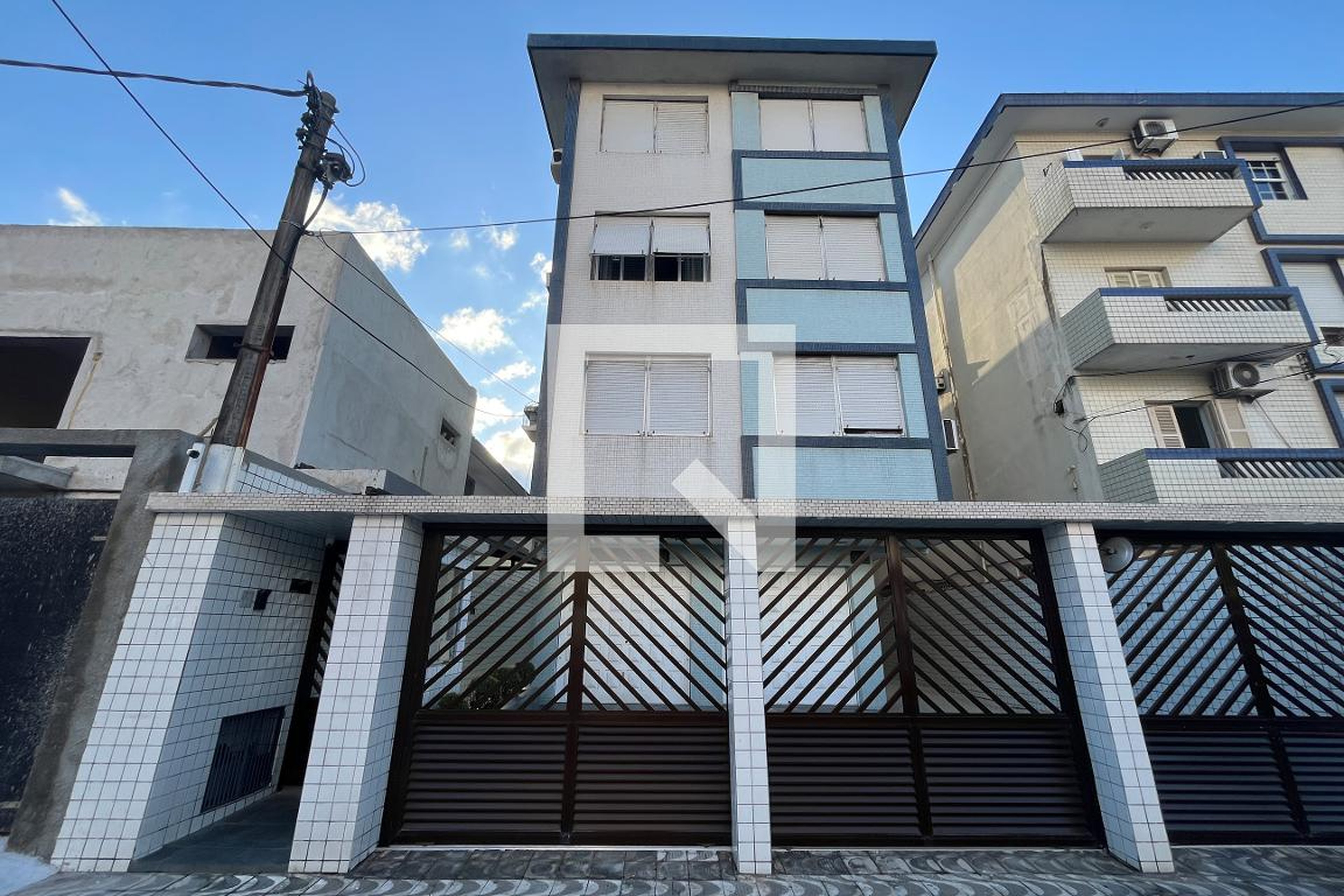 Fachada do Prédio Condomínio em Rua Oswaldo Cochrane, 175