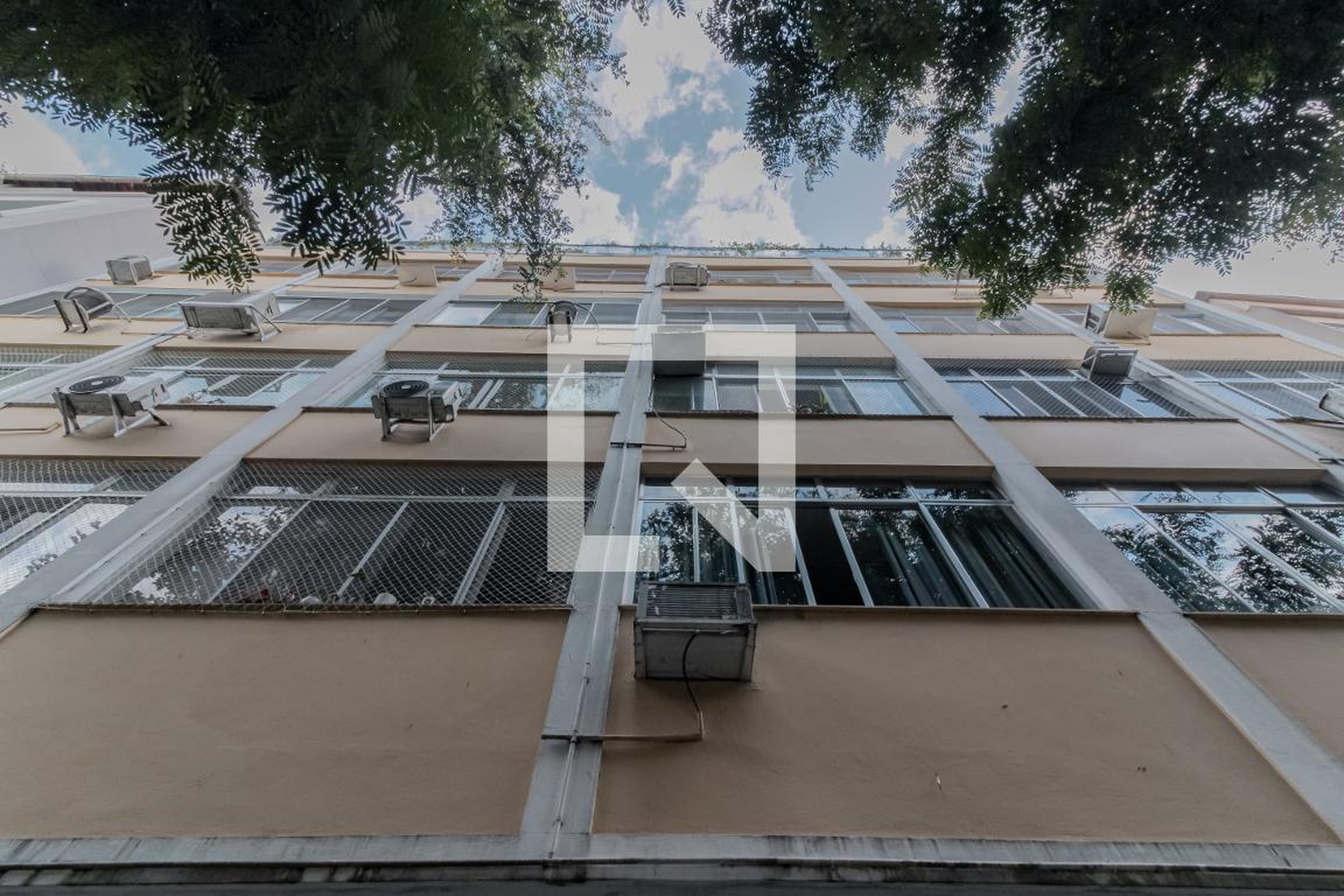 Fachada do Prédio Condomínio em Rua Conde de Irajá, 510