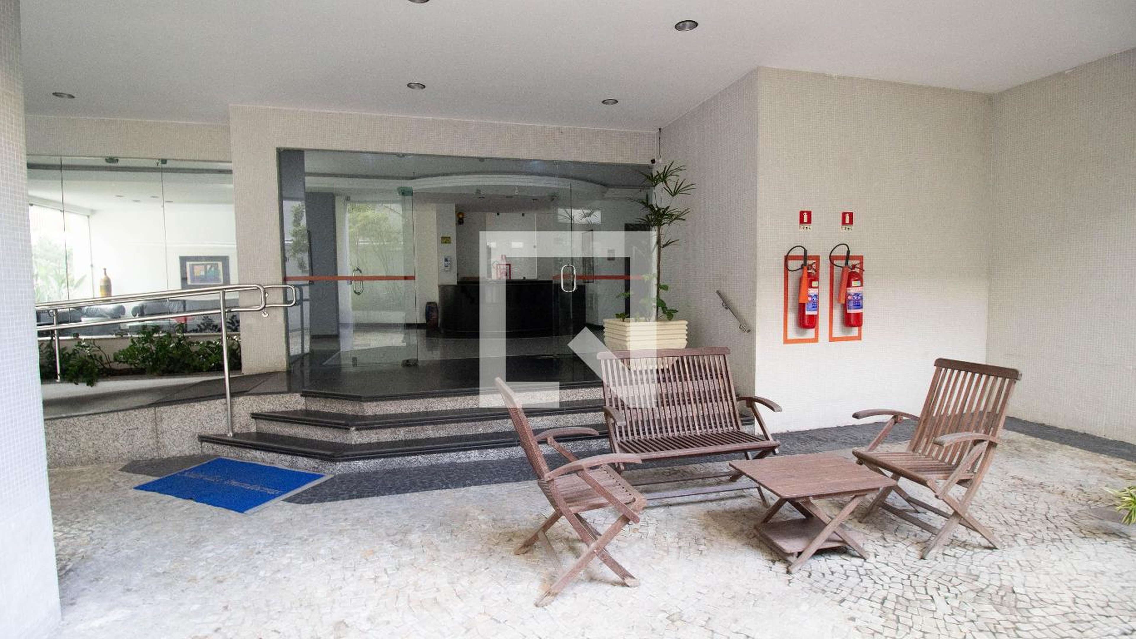 Entrada - Edifício Solar das Amendoeiras