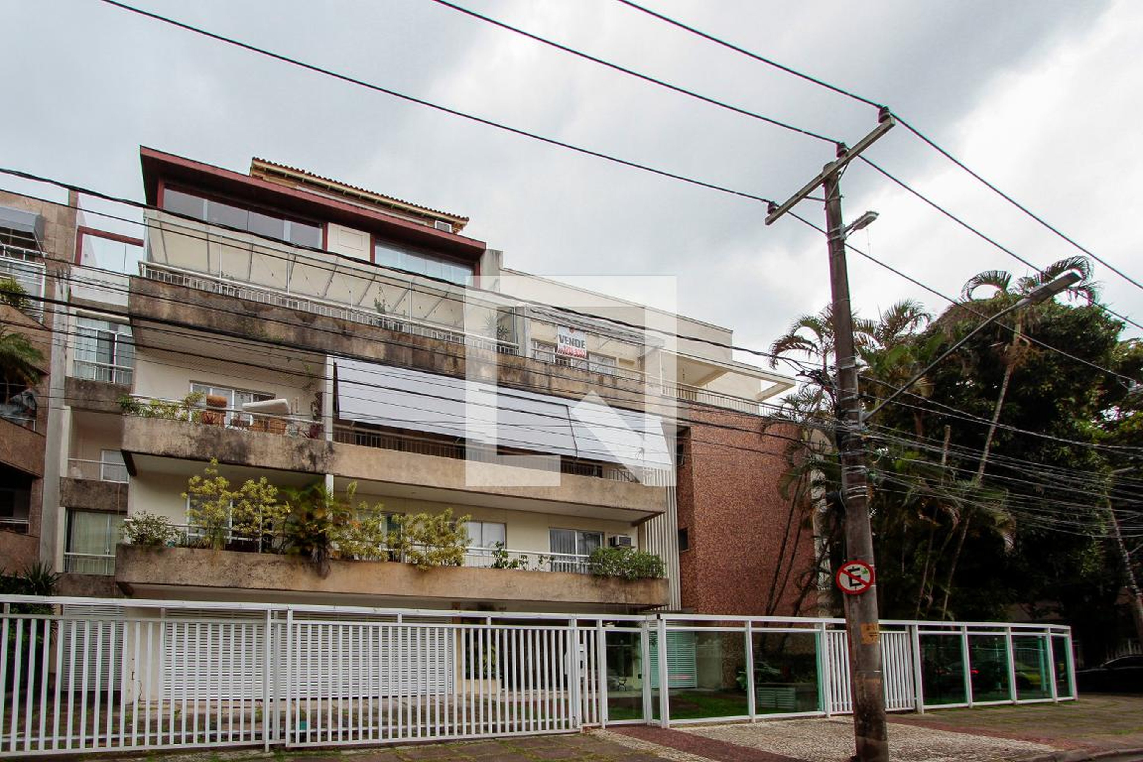 Fachada Condomínio em Rua Aldo Bonadei, 137