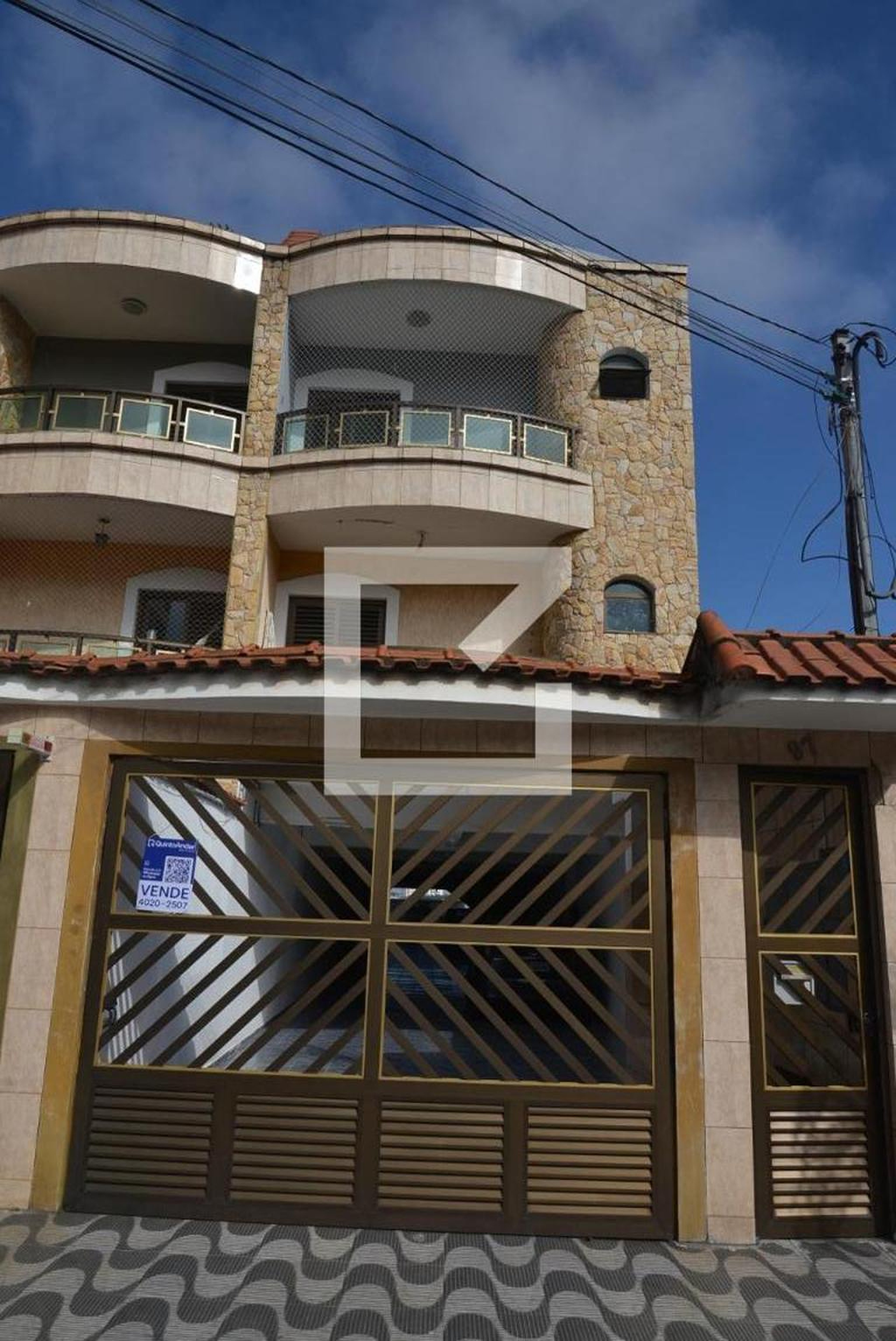 Fachada do Prédio Condomínio em Rua Madri, 97