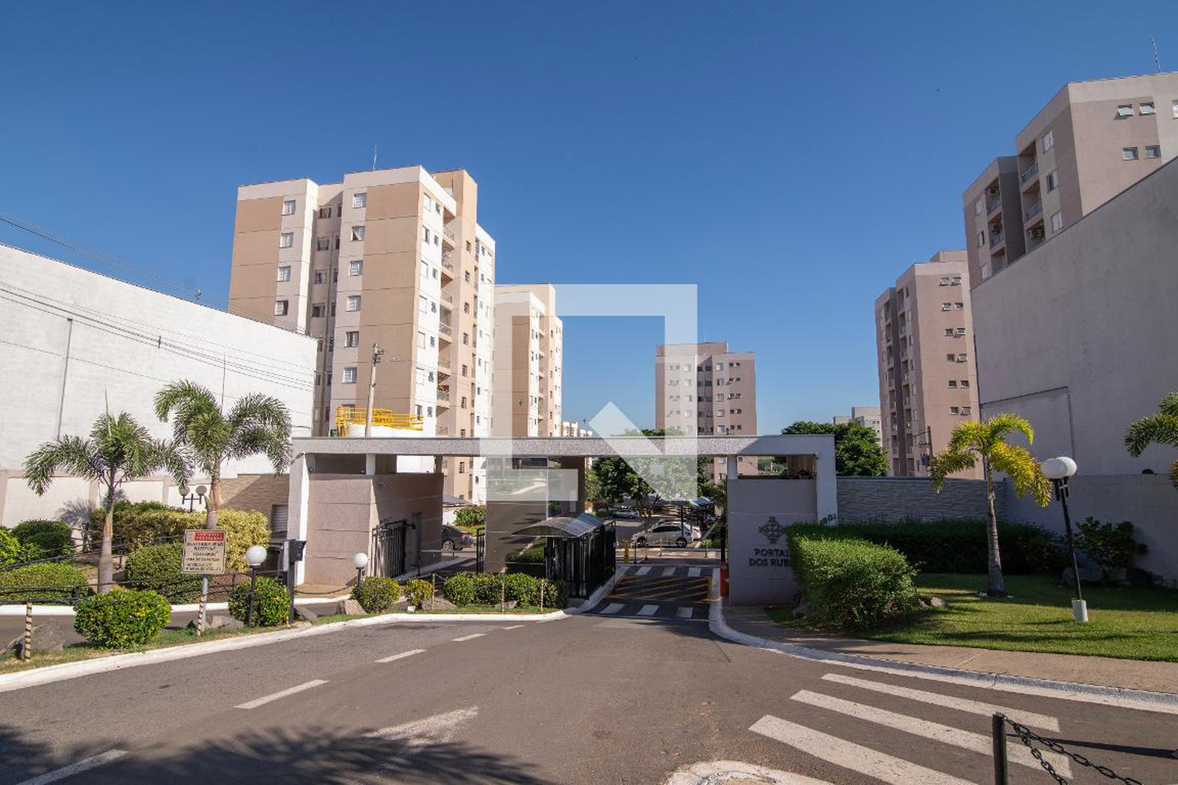Fachada do Condomínio Condomínio Portal dos Rubis