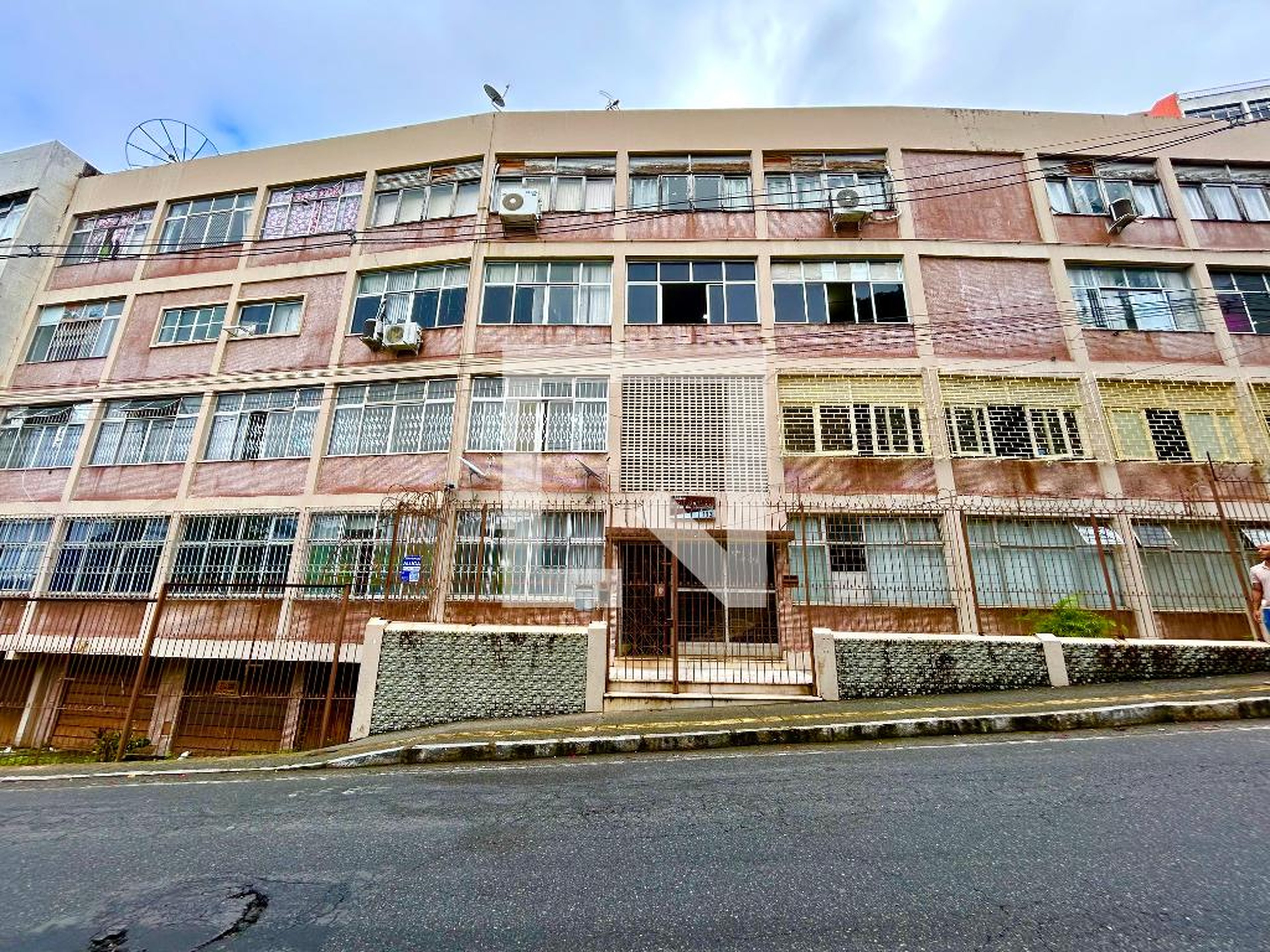 Fachada Condomínio em Rua Professor Hugo Baltazar da Silveira, 113