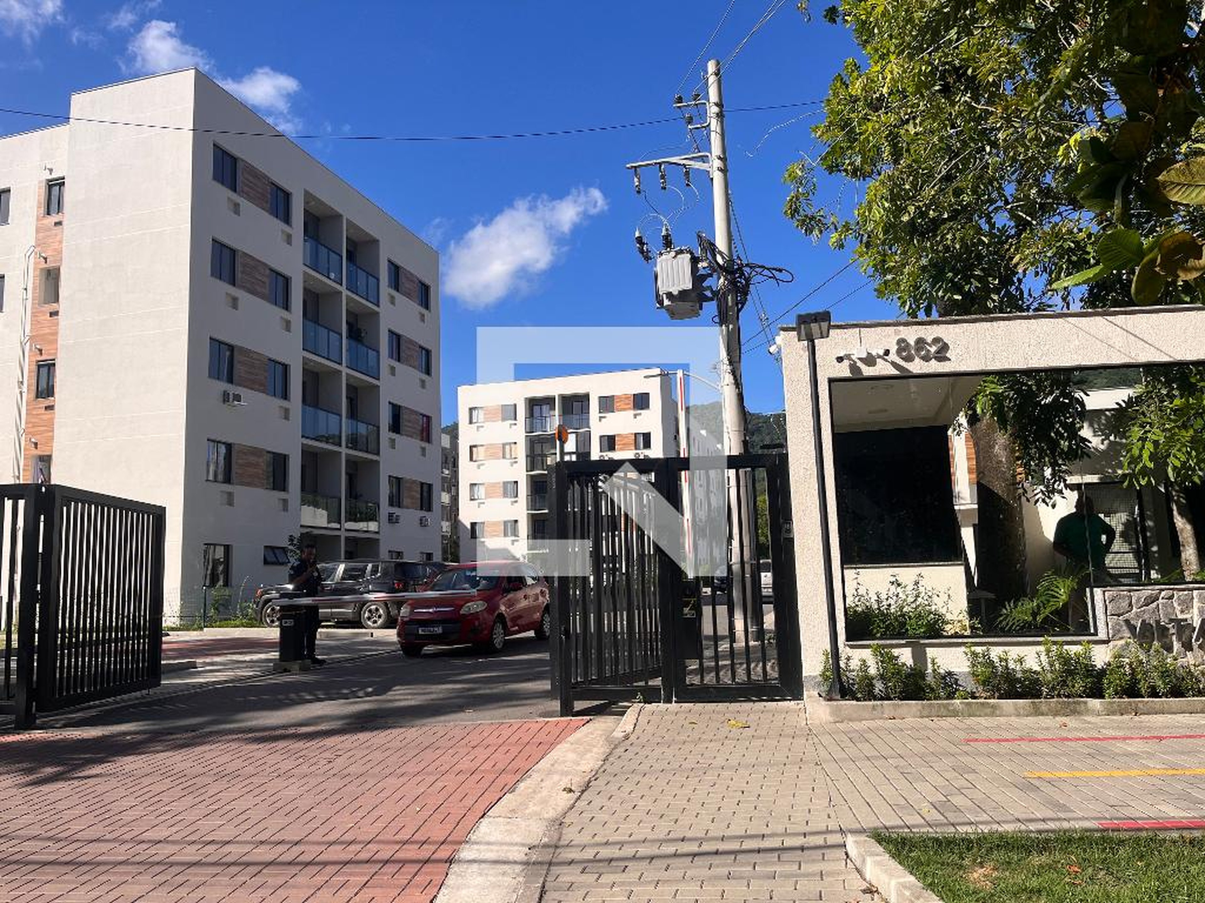 Fachada Condomínio em Estrada do Sacarrão, 122