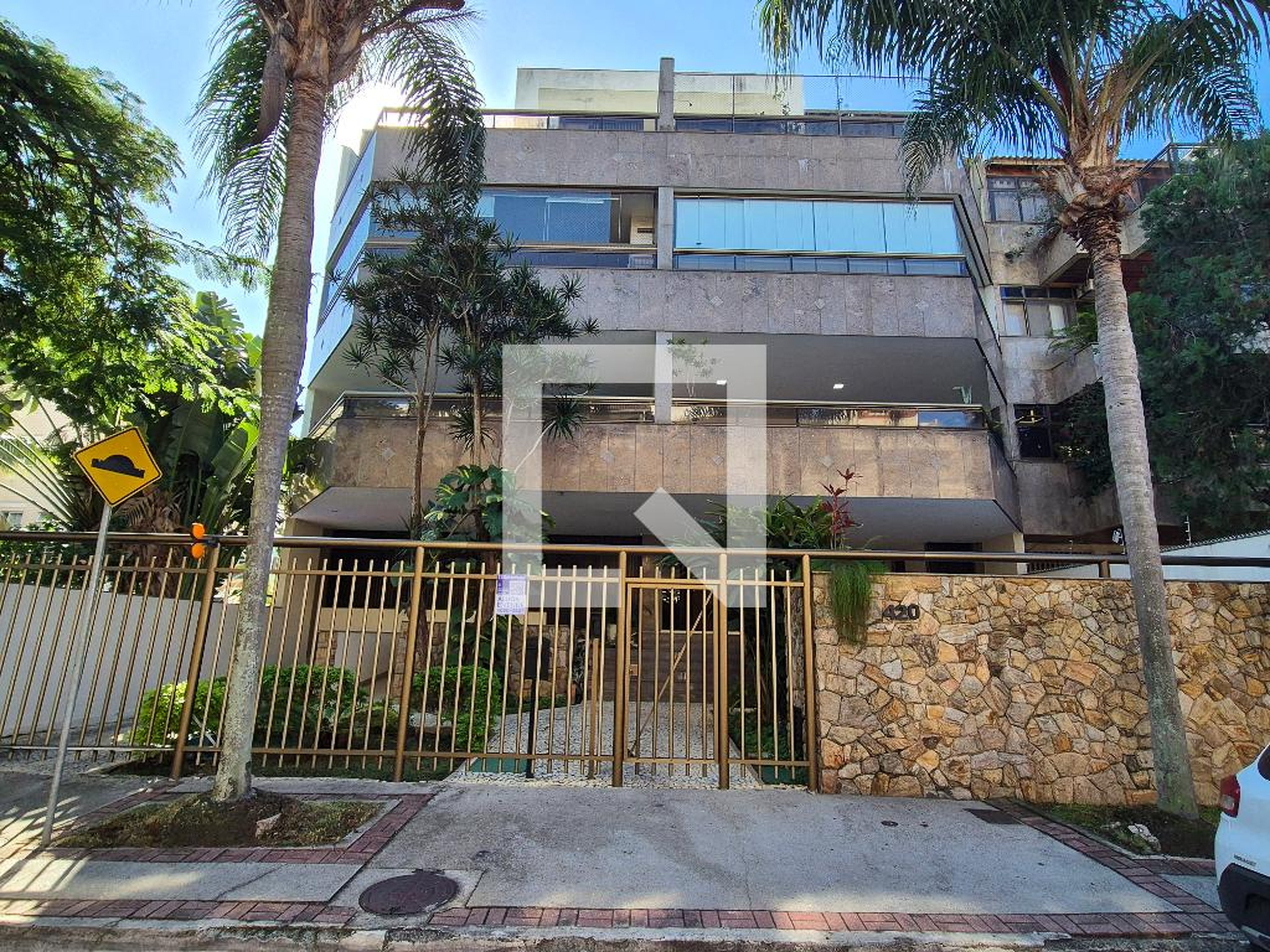 Fachada Condomínio Village do Sol