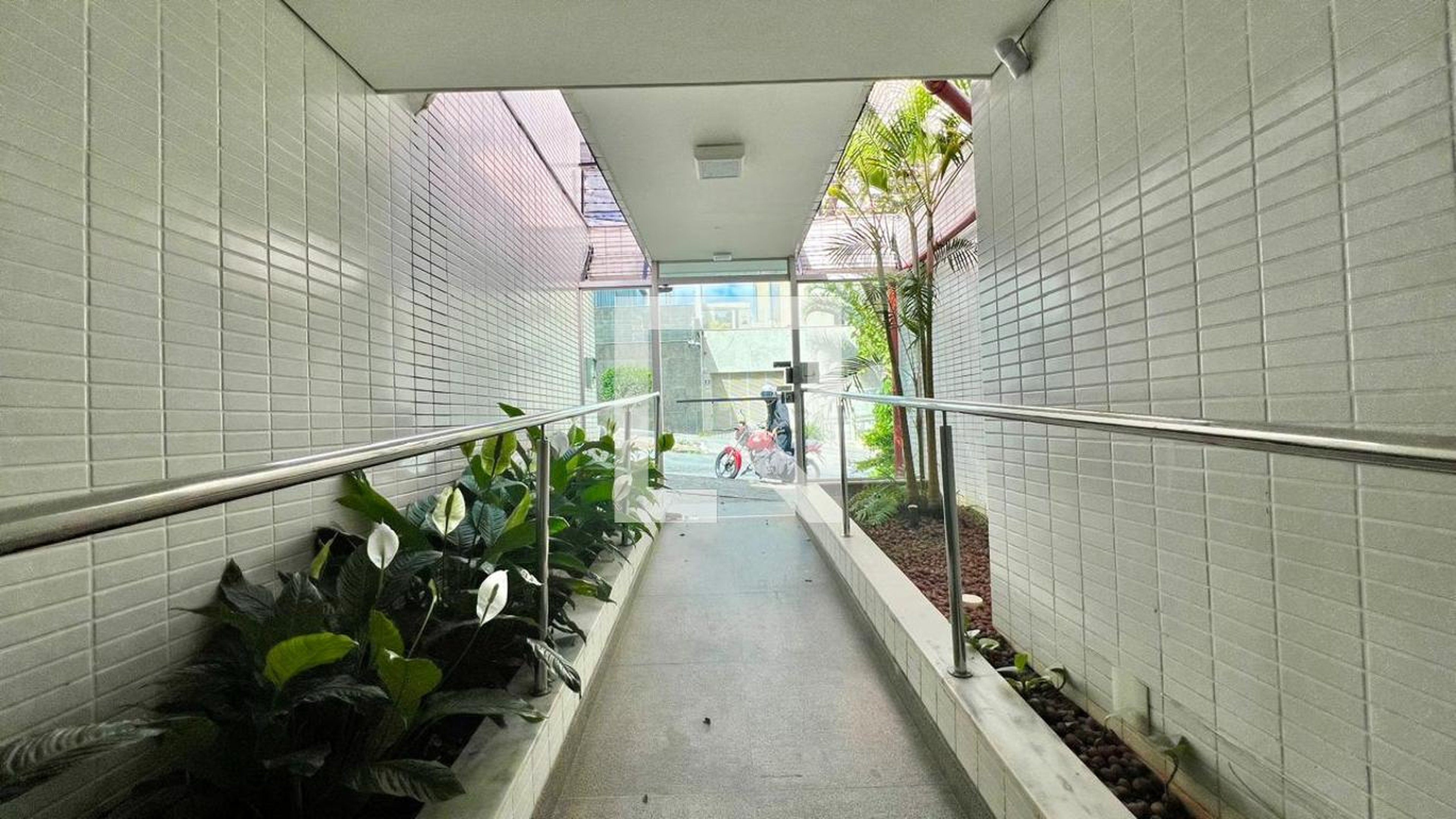 Hall de entrada Condomínio em Rua Pilar, 242