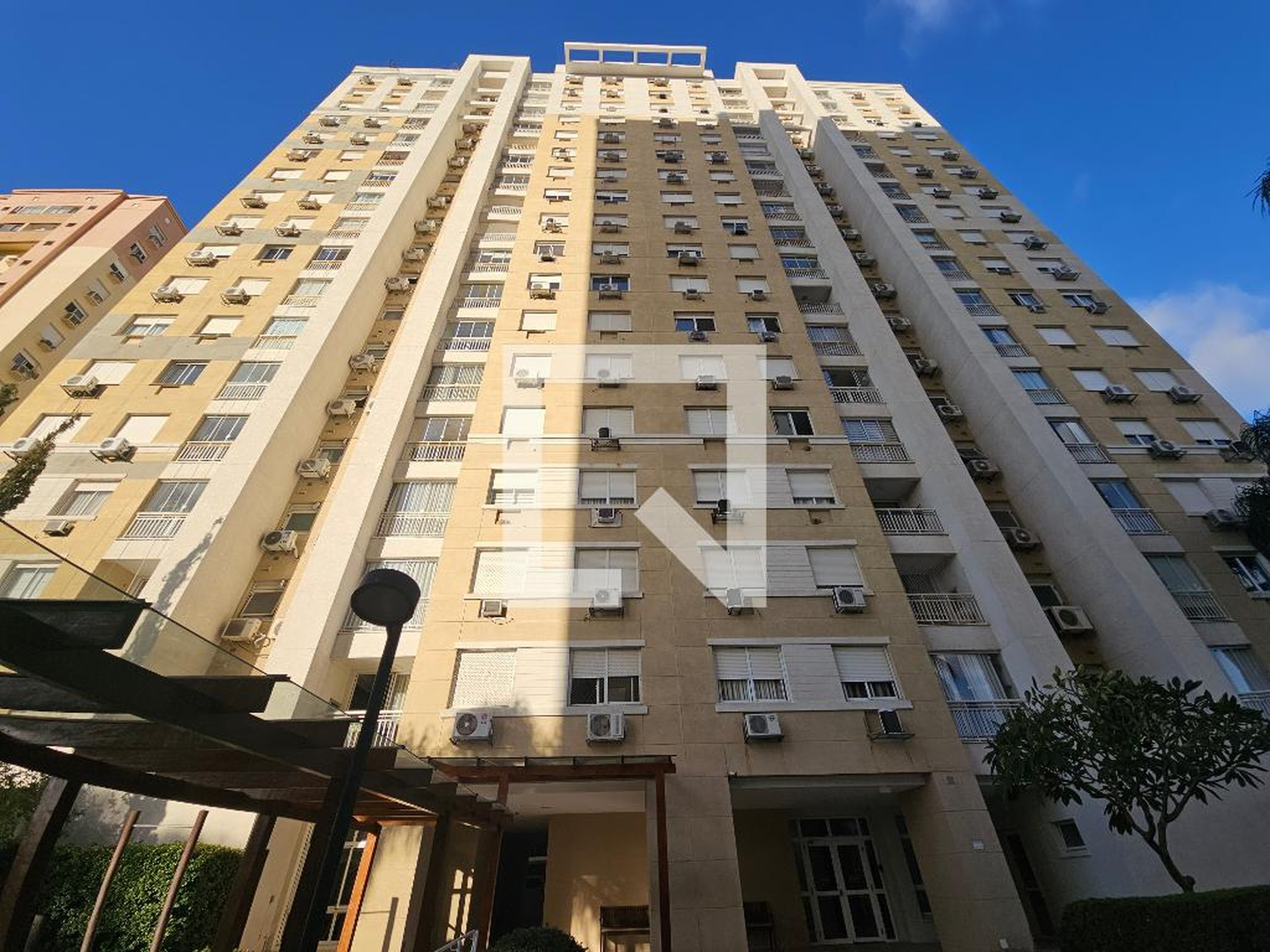 Fachada Condomínio em Avenida Dom Cláudio José Gonçalves Ponce de Leão, 255