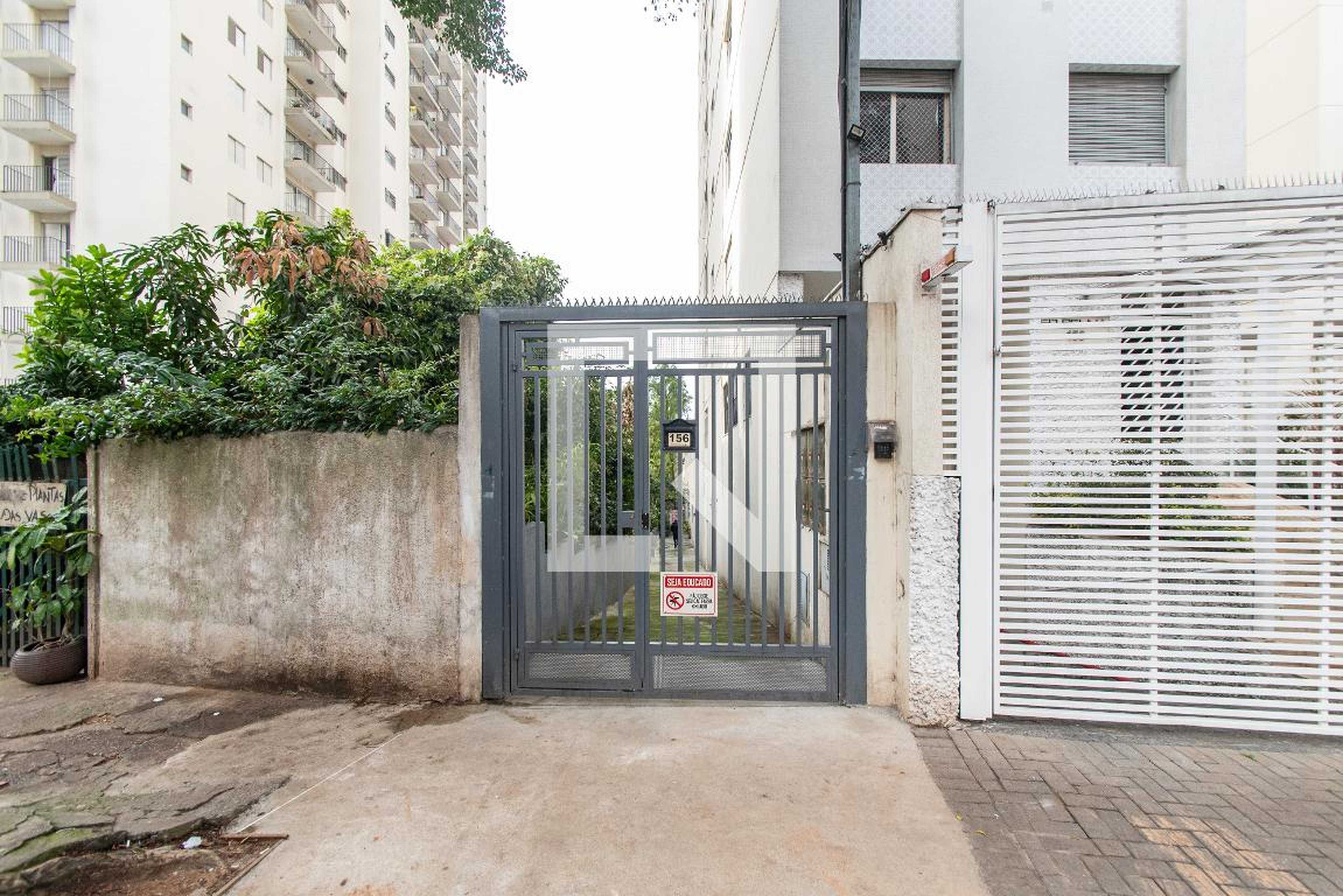 Fachada Condomínio em Rua Conde de Irajá, 156