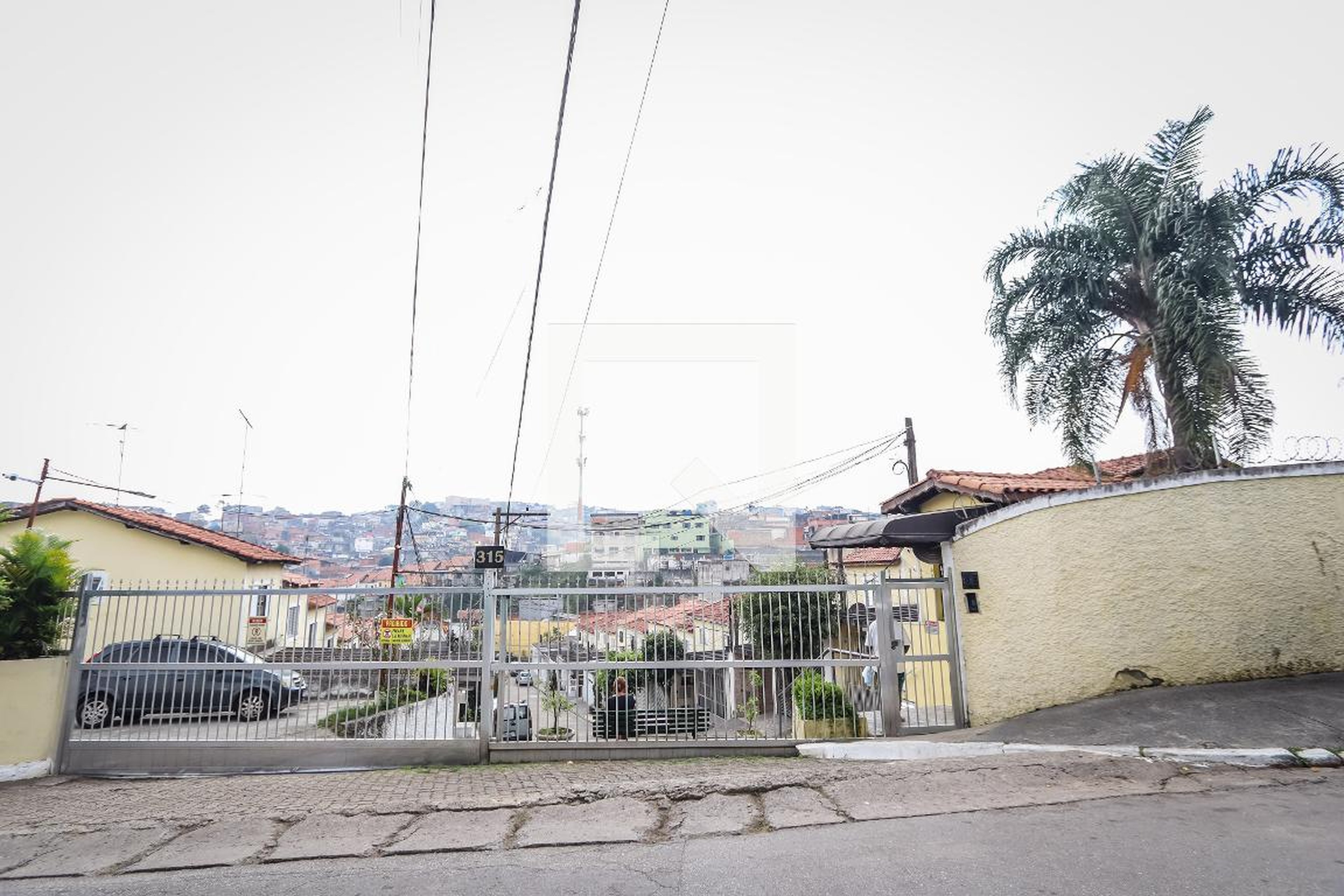 Fachada do Condomínio Condomínio em Rua Rolando Curti, 315
