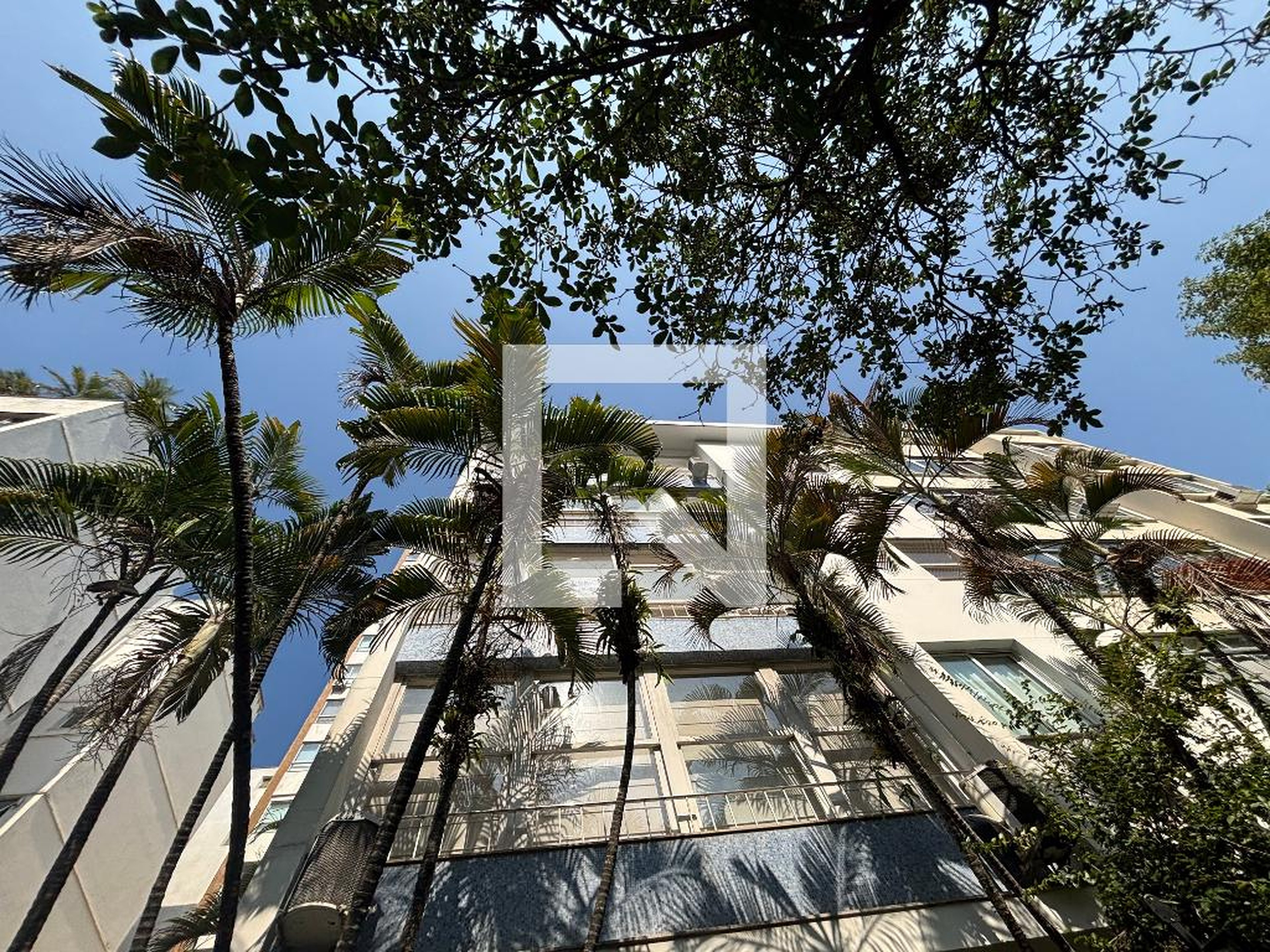 Fachada Condomínio em Rua Barão da Torre, 277