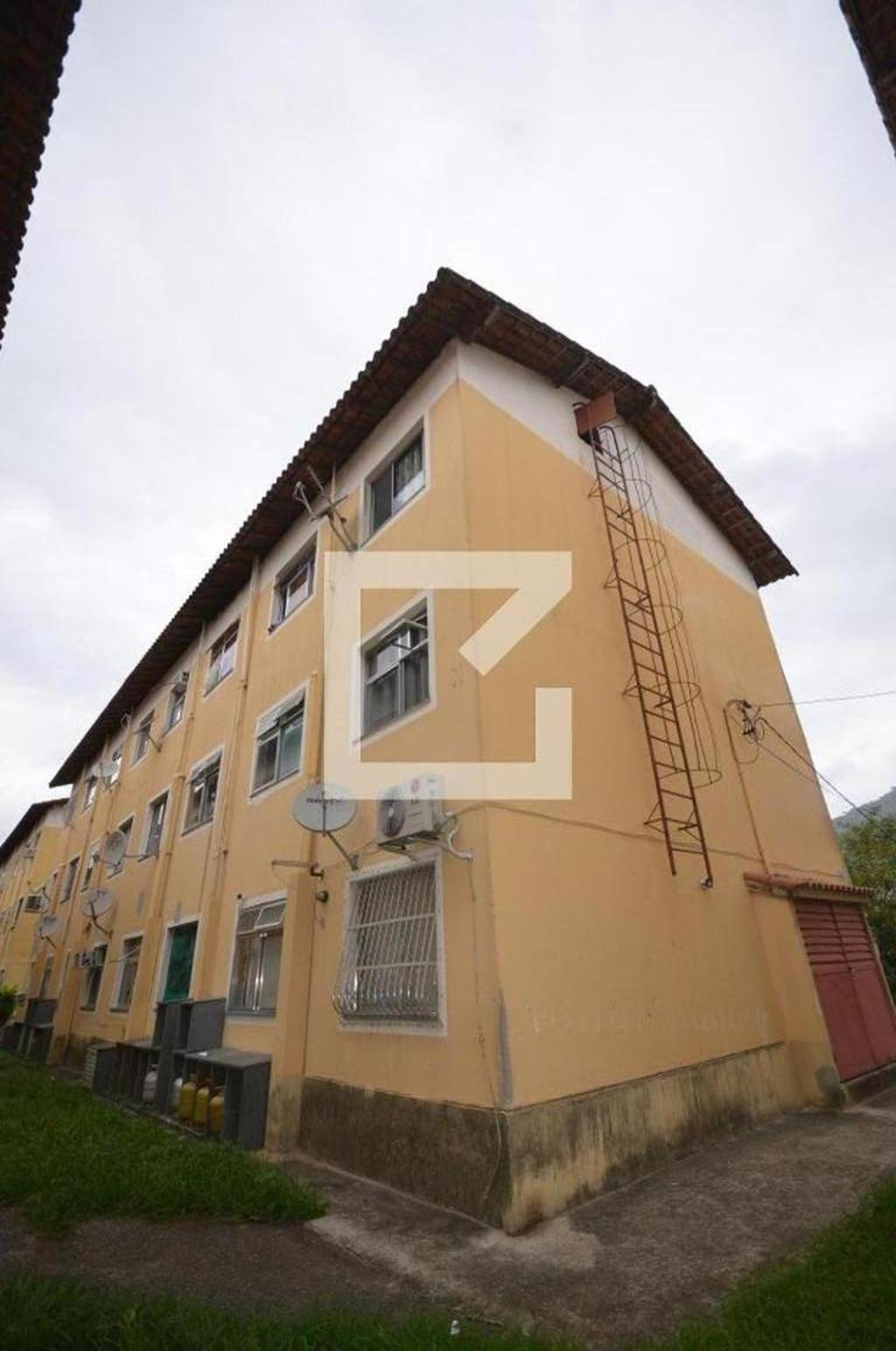 Fachada Condomínio em Rua Cássio de Almeida, 60