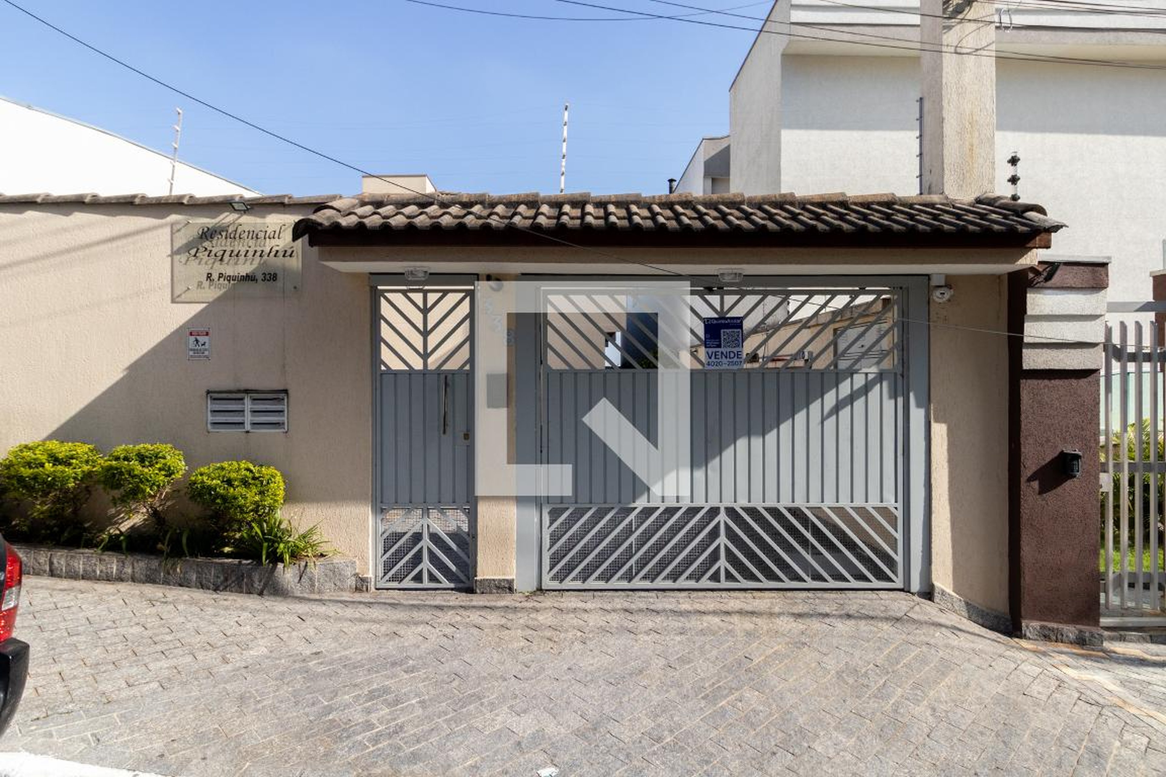 Fachada Condomínio em Rua Piquinhu, 338