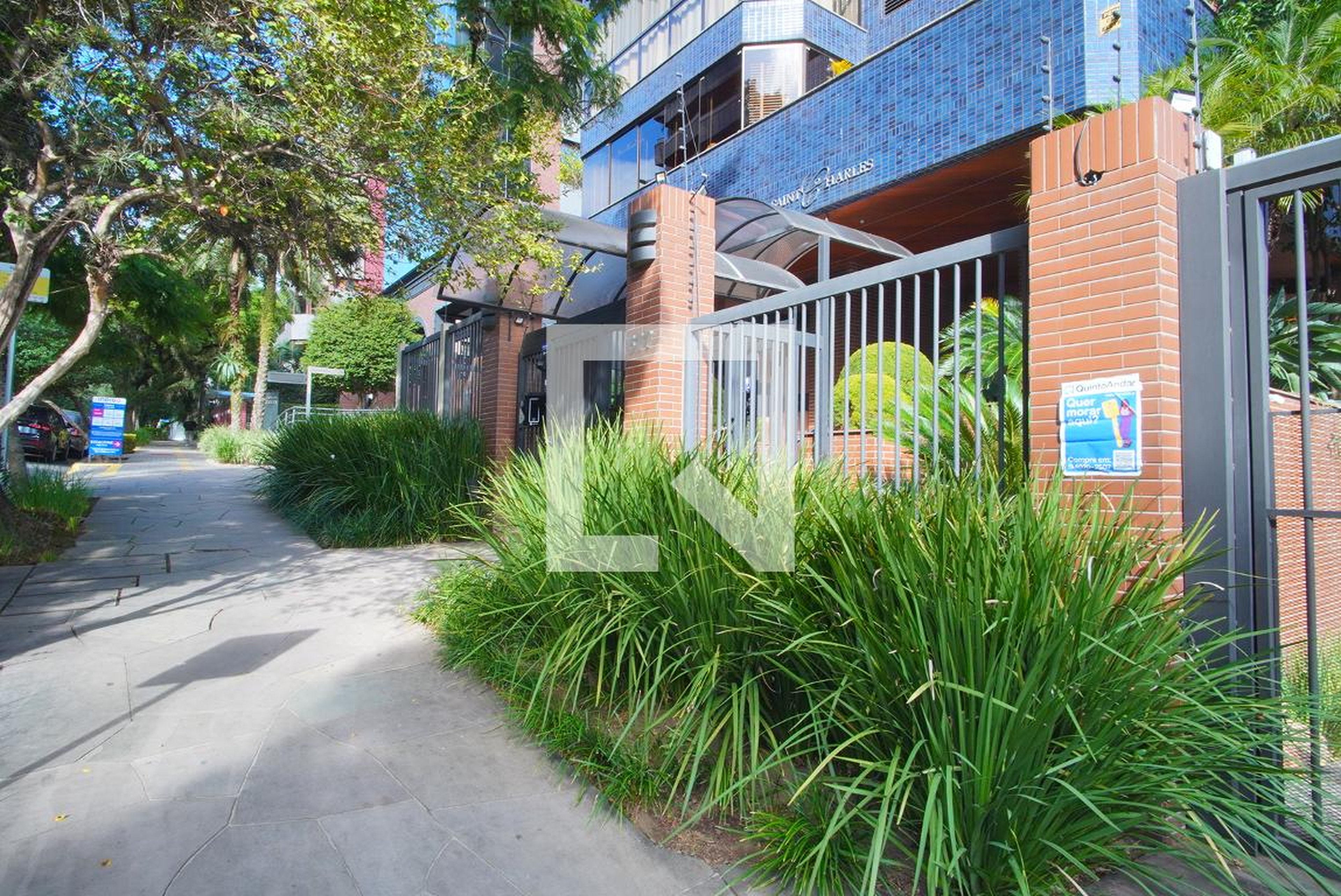 Fachada Condomínio Plaza Saint Chaves