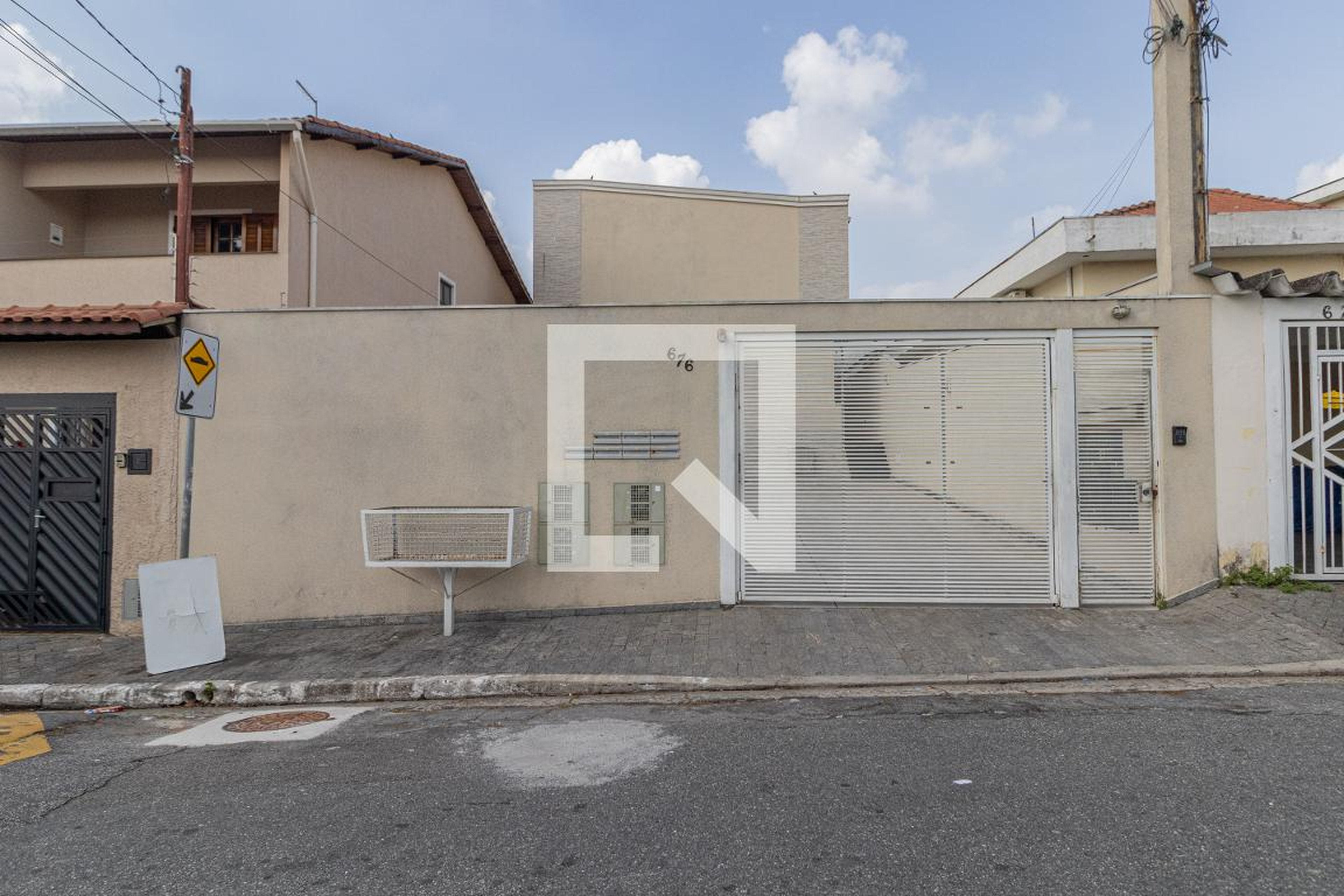 Fachada Condomínio em Rua Rubéns Galvão de França, 676