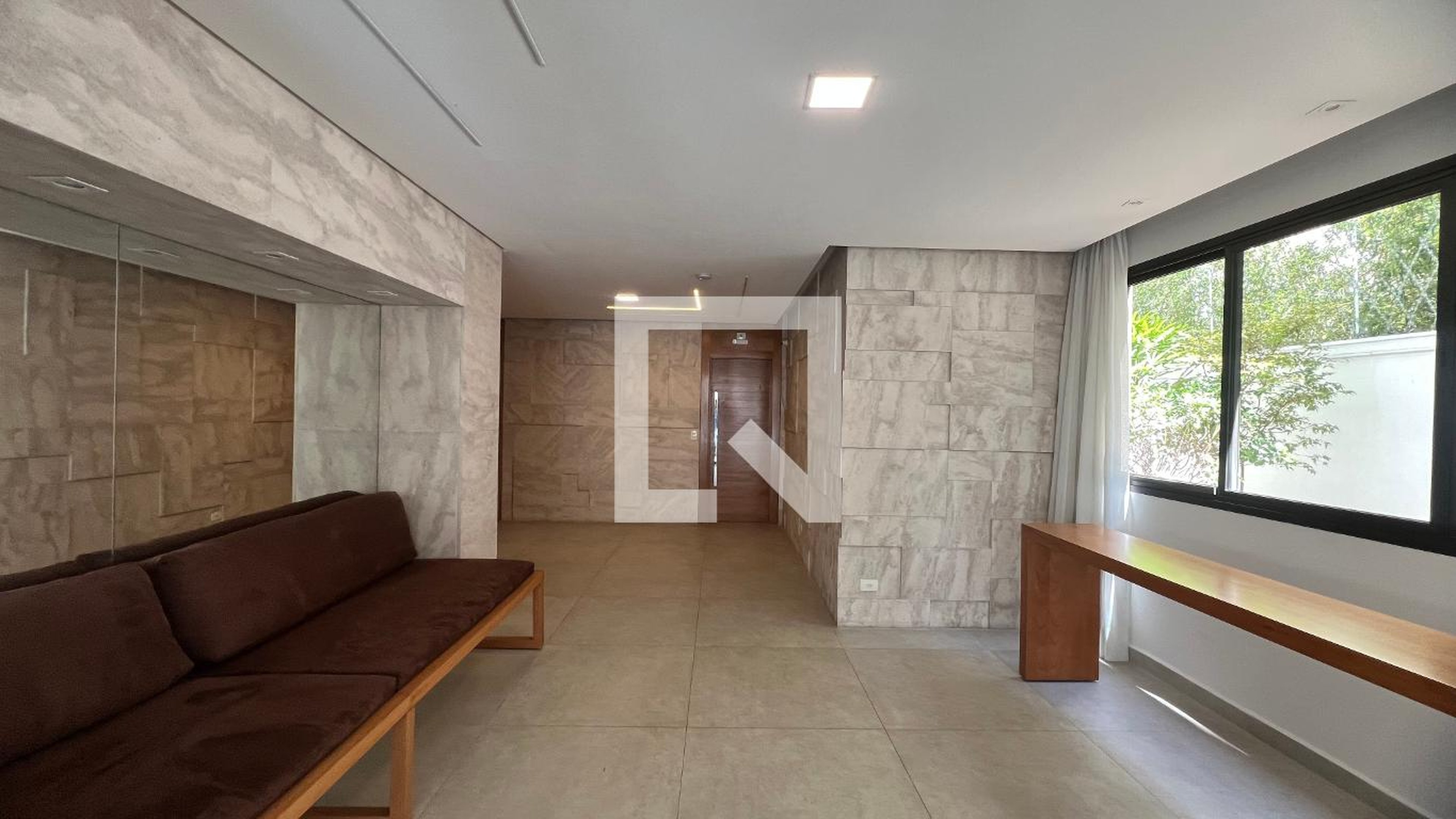 Hall de entrada Condomínio Paulistano
