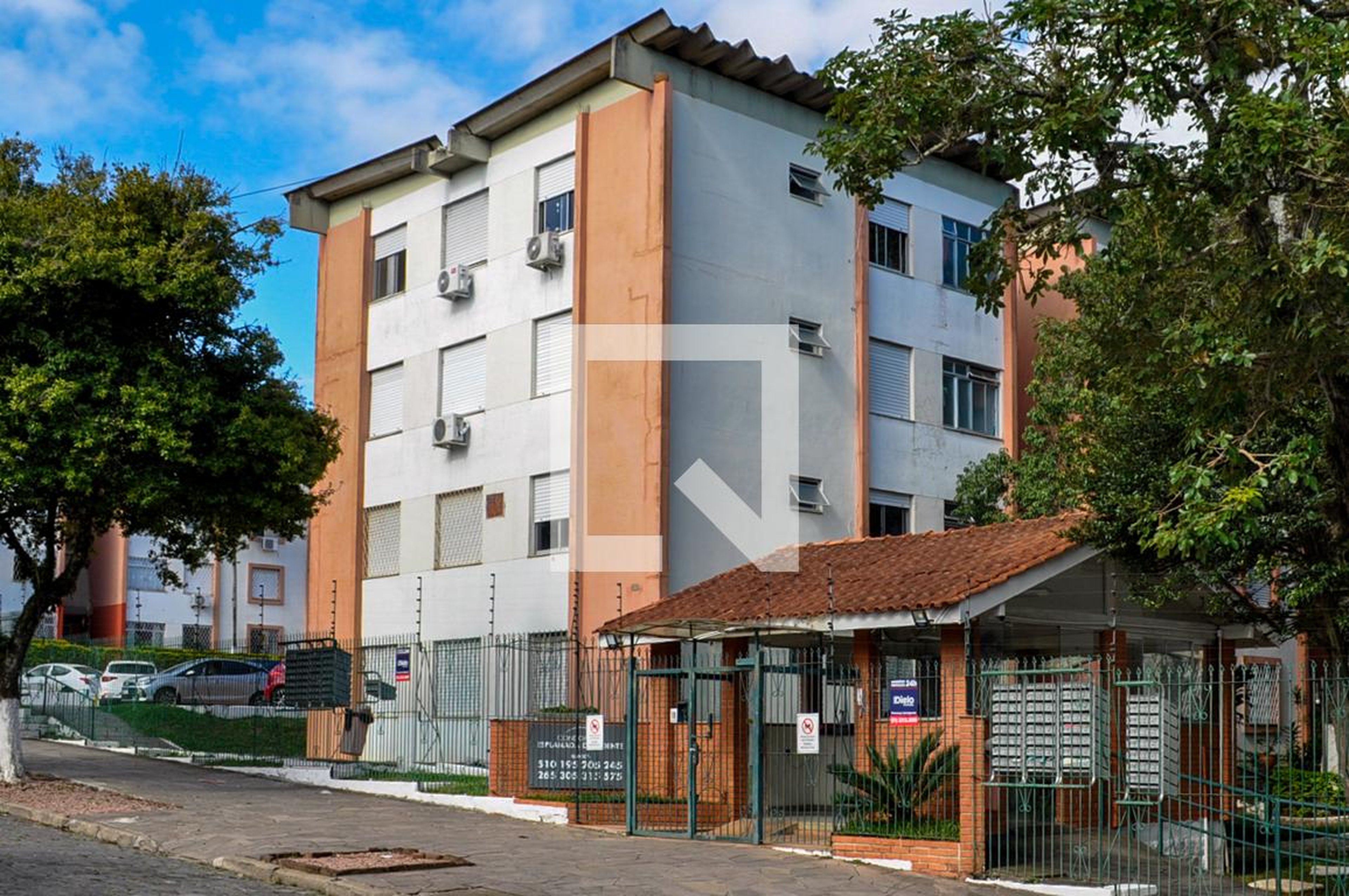 Fachada do condomínio Condomínio Conjunto Residencial Esplanada do Poente