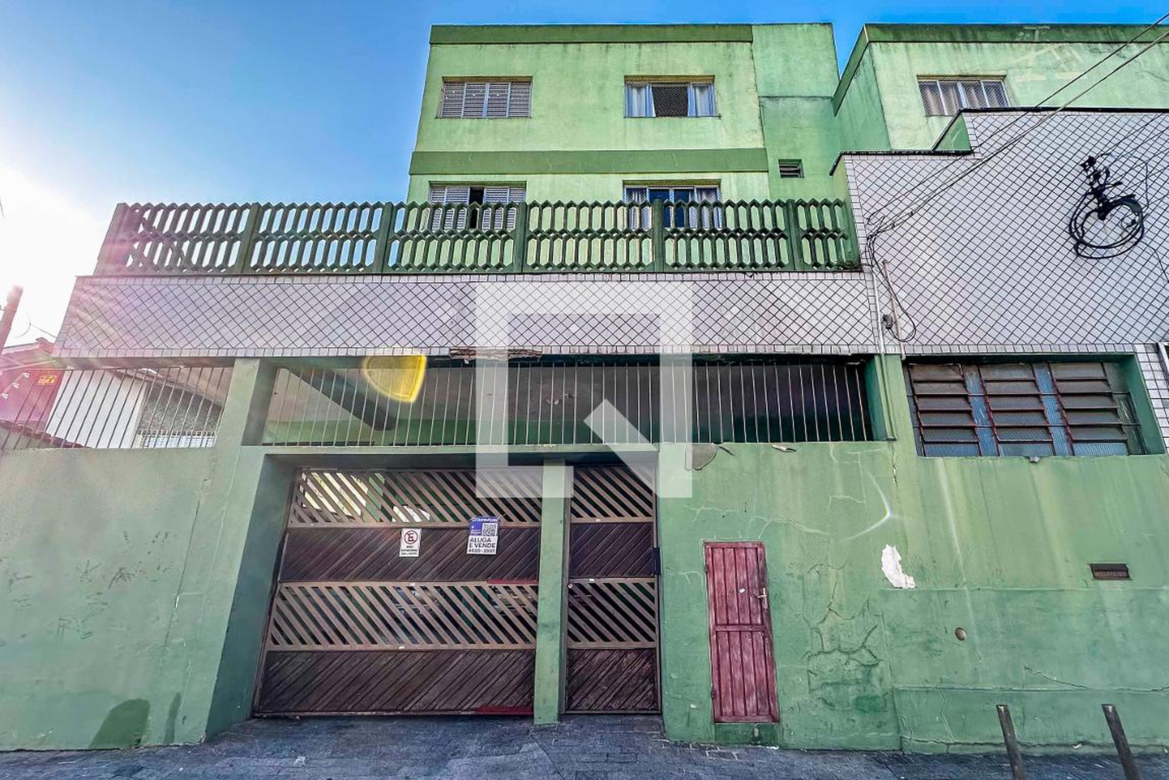 Fachada Condomínio em Rua Montemor, 30