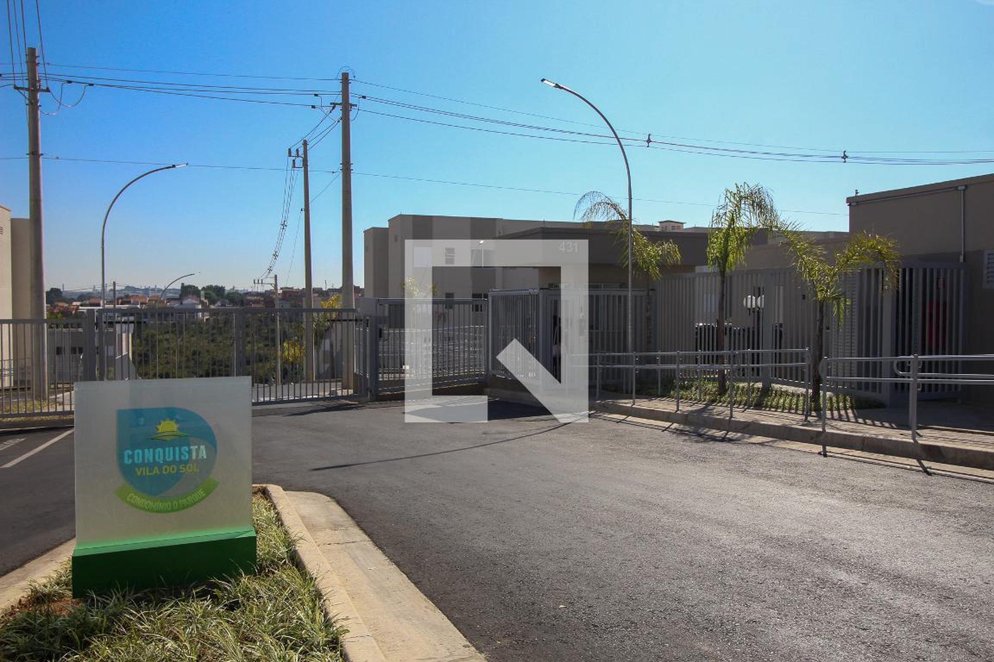 Fachada Condomínio em Rua Avelino dos Santos, 432