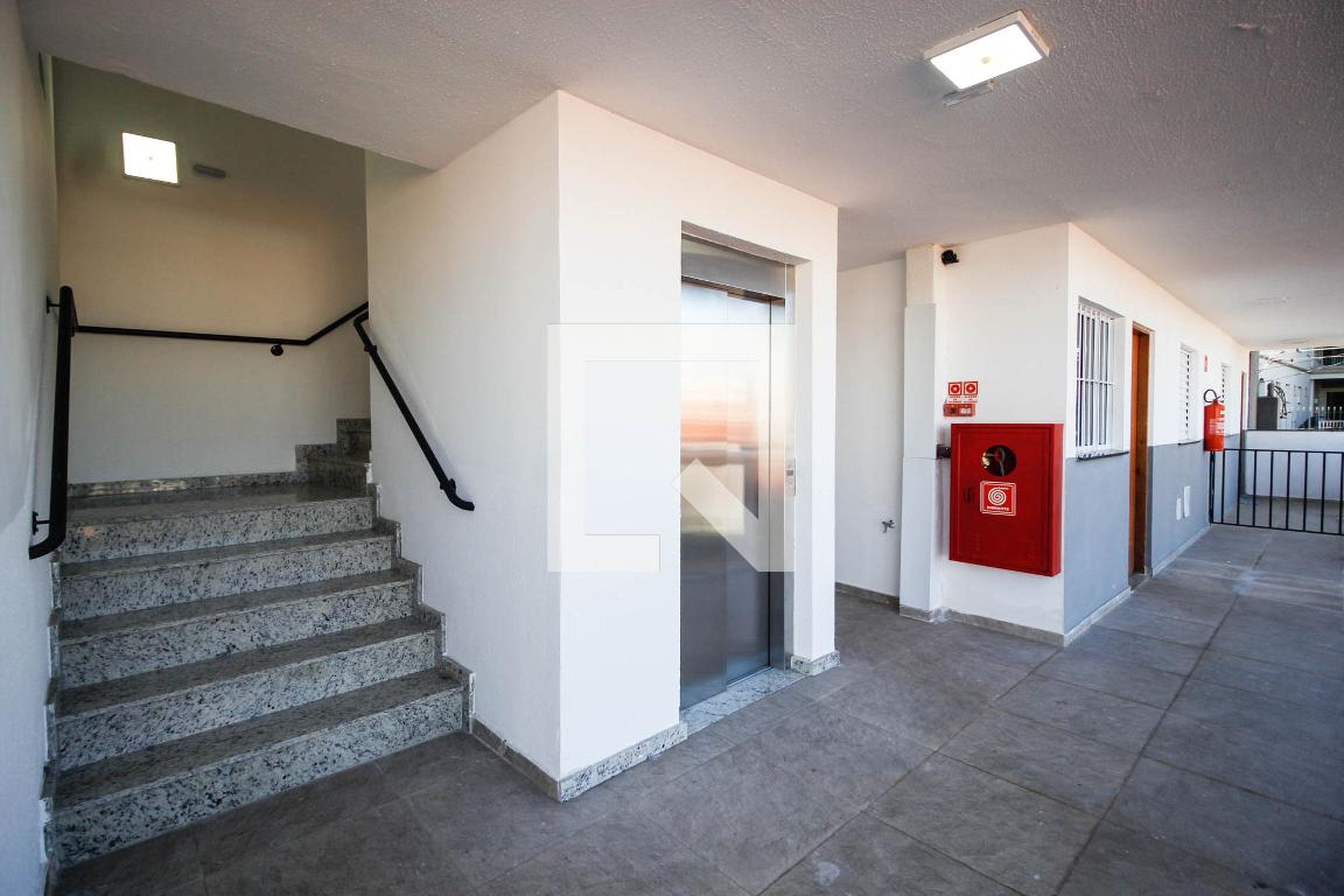 Elevador - Residencial Silvio de Moura