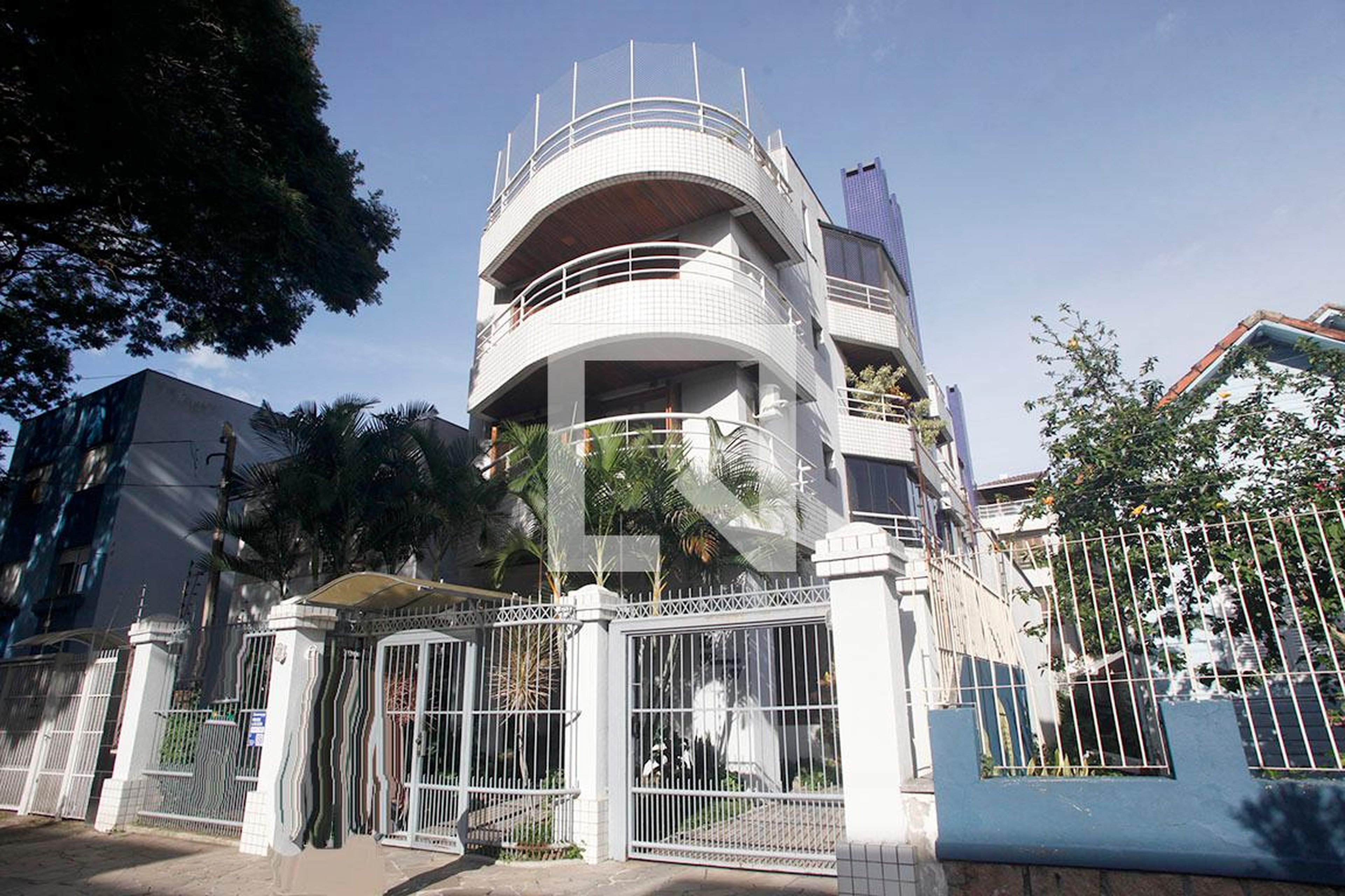 Fachada Condomínio em Rua Veador Porto, 537