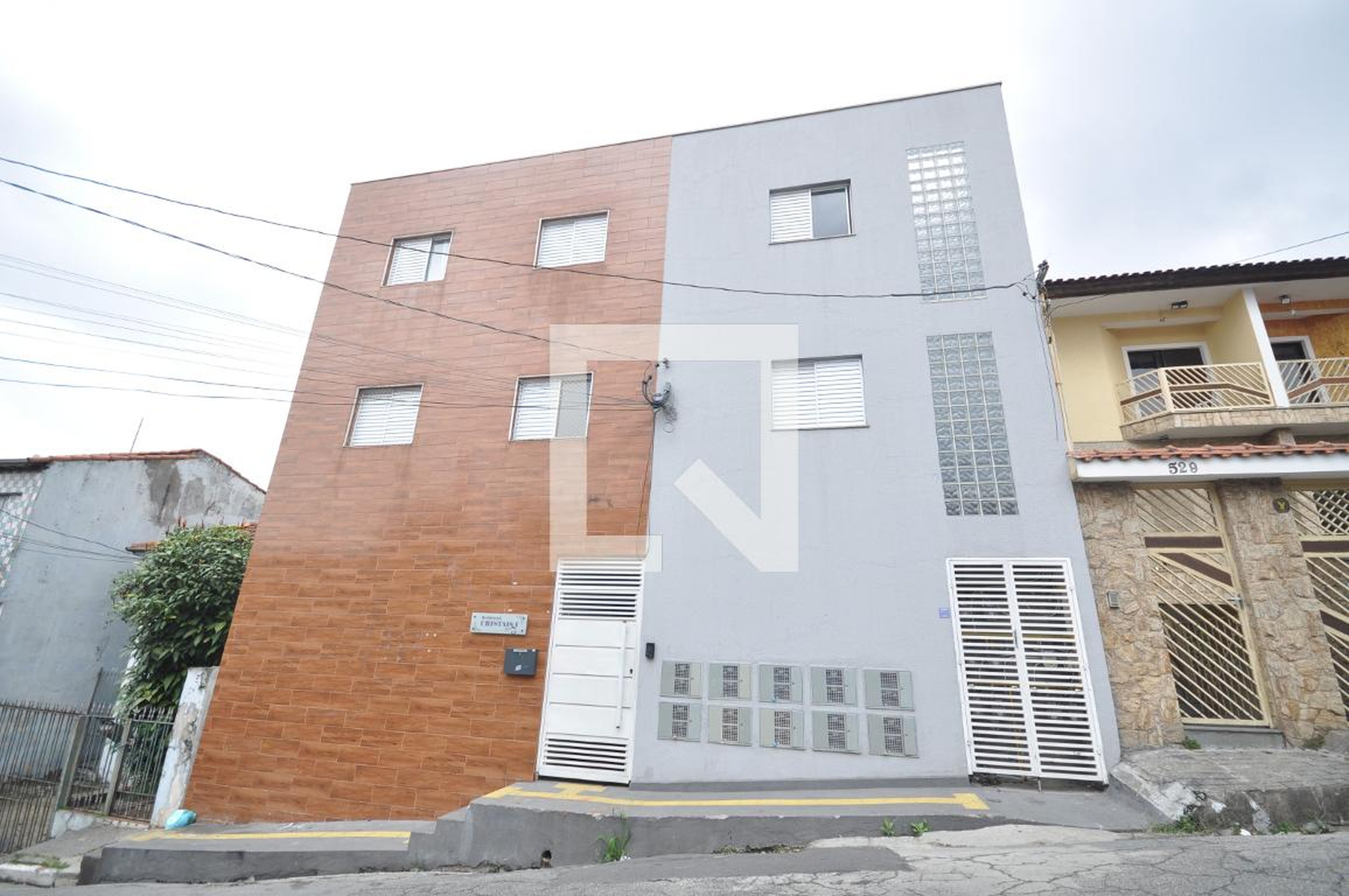 Fachada Condomínio em Rua Cruz de Malta, 525