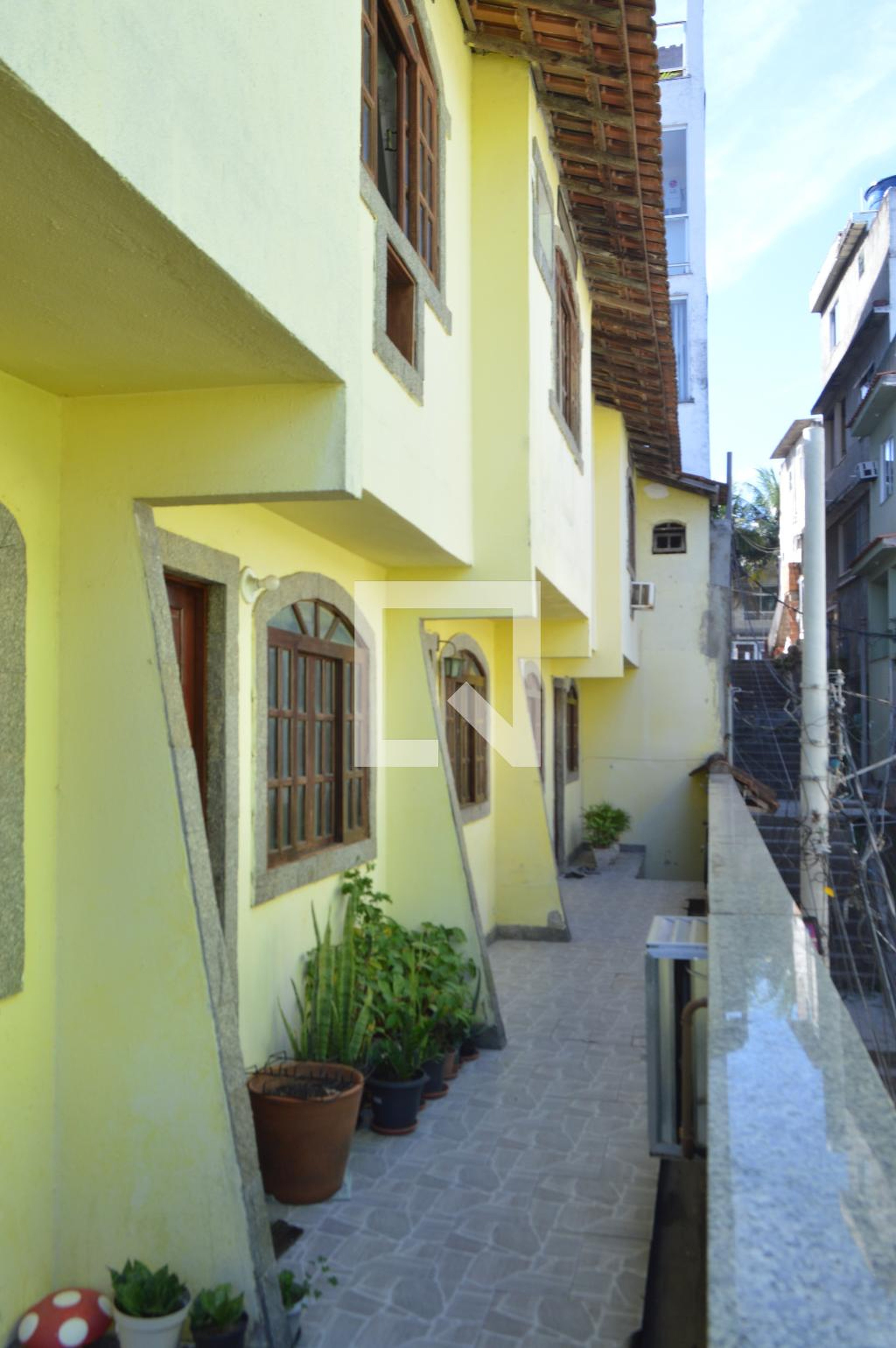 Fachada Condomínio em Rua Opinião Liberal, 300