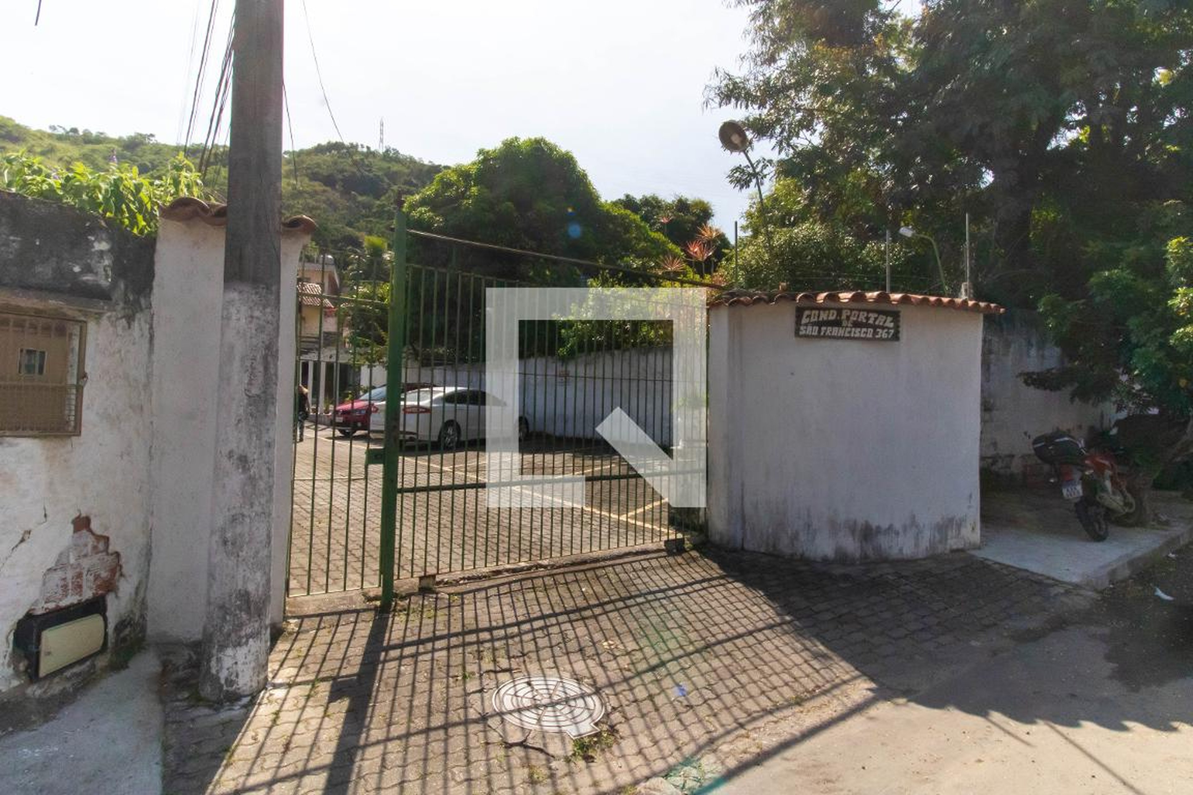 Fachada Condomínio em Rua Doutor Albino Pereira, 367