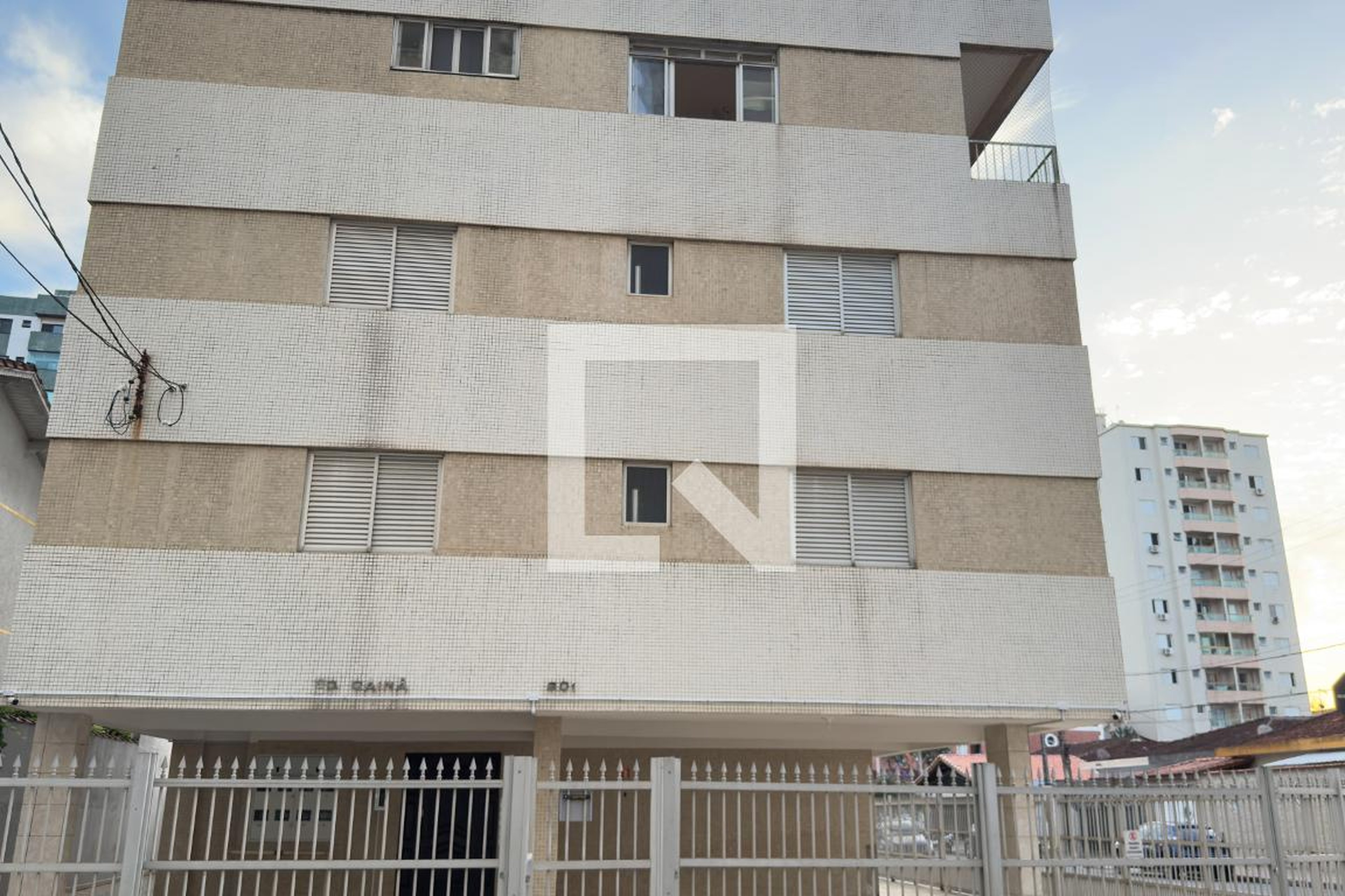 Fachada do Prédio Condomínio em Rua Tamoios, 301