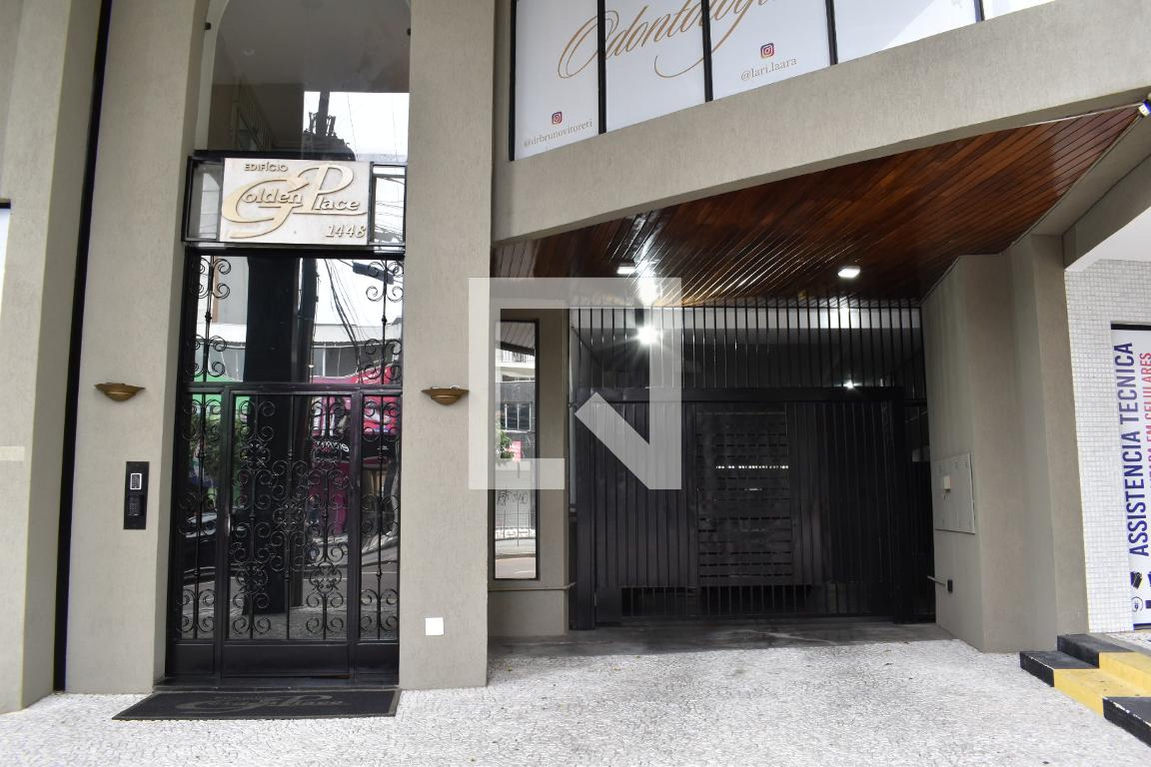 Fachada Condomínio em Avenida João Gualberto, 1448