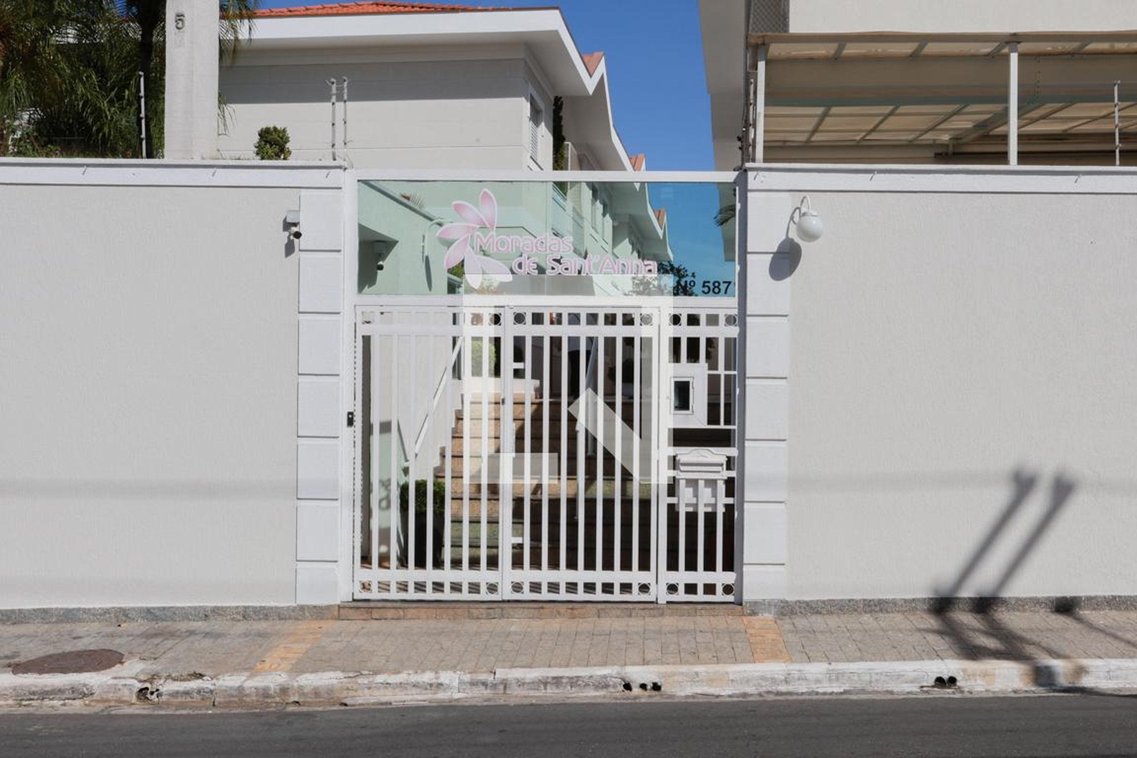 Fachada do condomínio Condomínio em Rua Nova dos Portugueses, 587